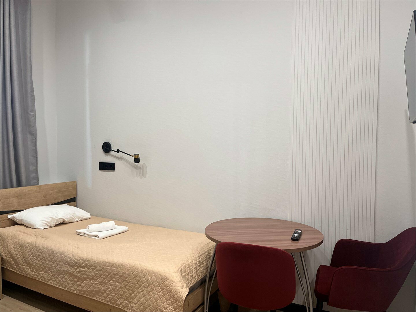 Улучшенный трехместный номер с тремя односпальными кроватями