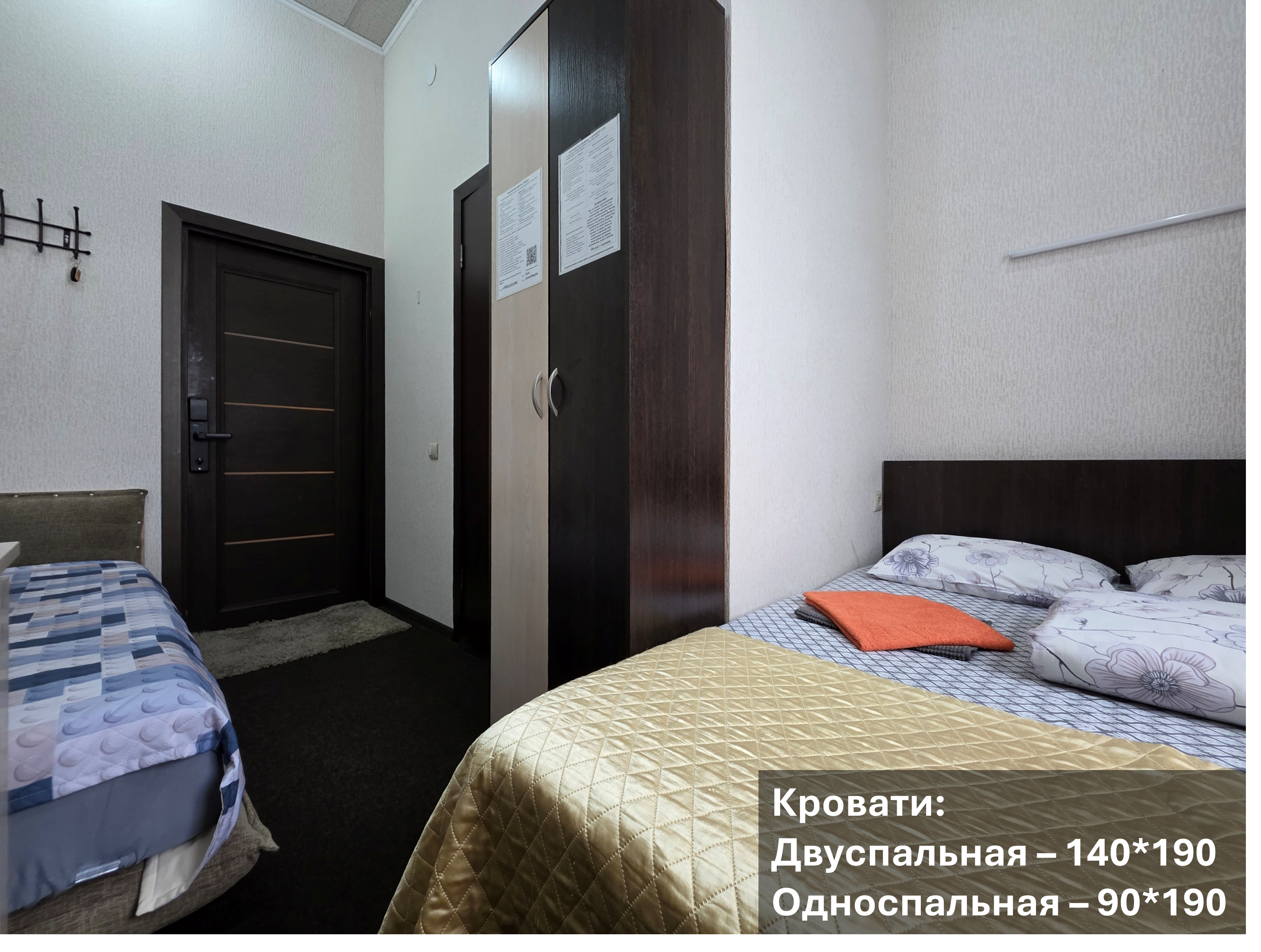 Часть жилого дома с отдельным входом, тремя комфортабельными номерами с душем и туалетом в каждом, гостиной, кухней и гаражом на 4 автомобиля. (без "вечеринок"!)