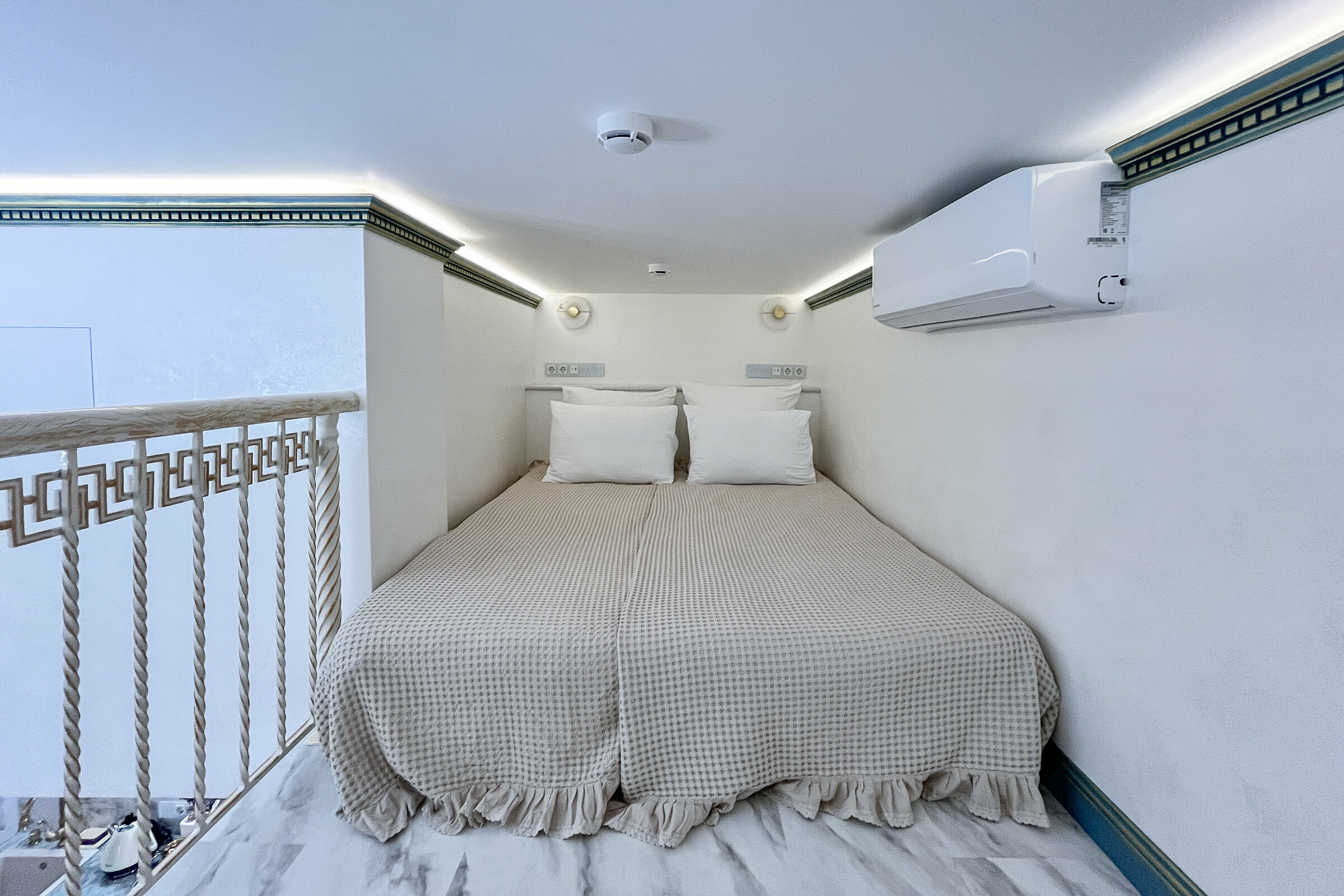 Двухуровневый номер в античном греческом стиле