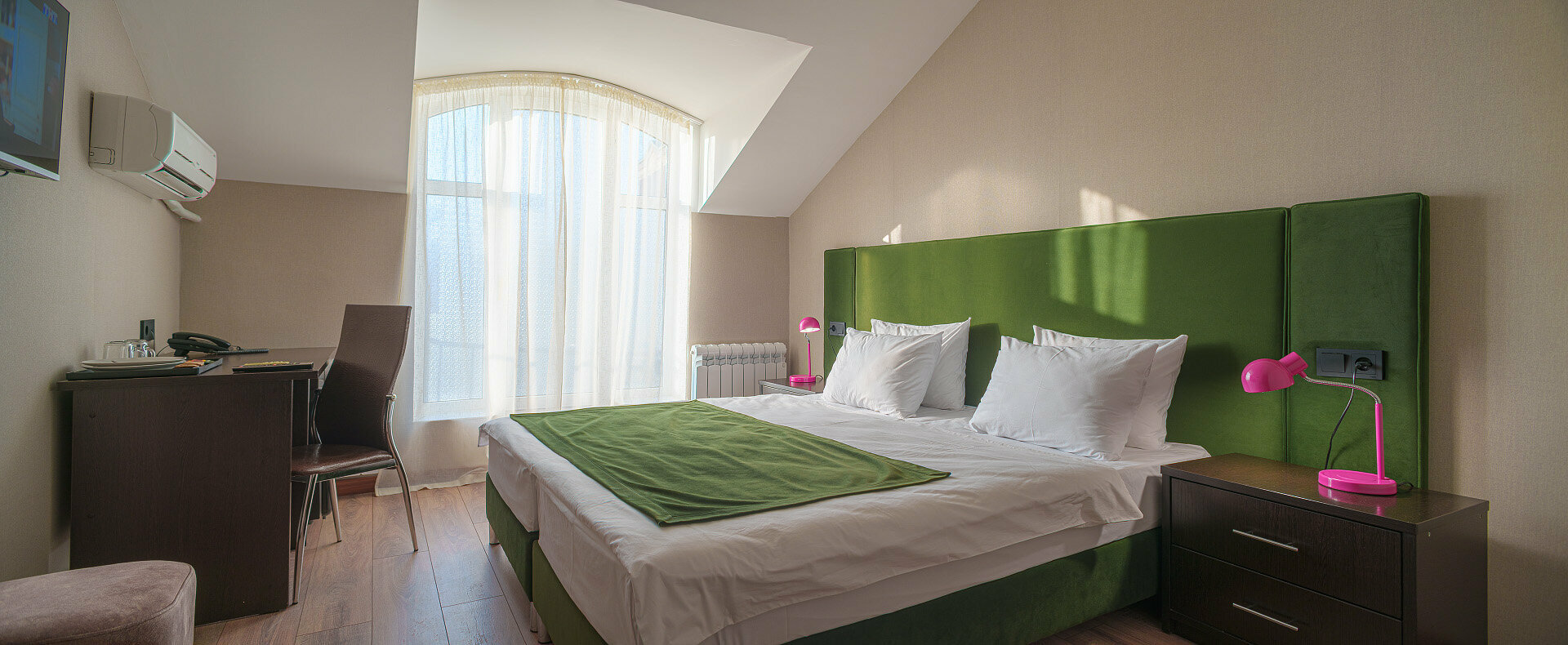 Реновированный Стандарт с балконом, с кроватью King-size или двумя односпальными кроватями