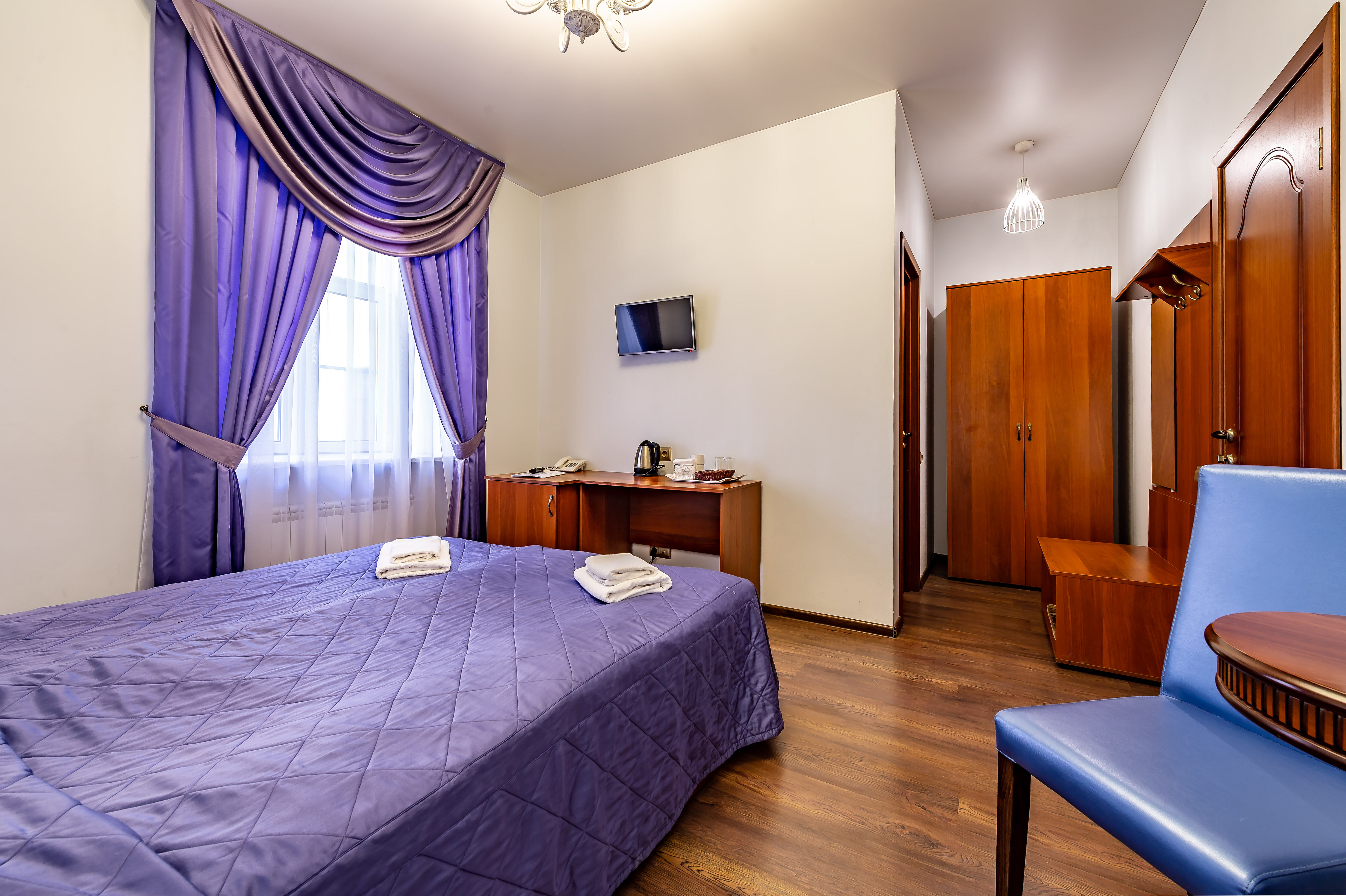 Классический с двуспальной кроватью