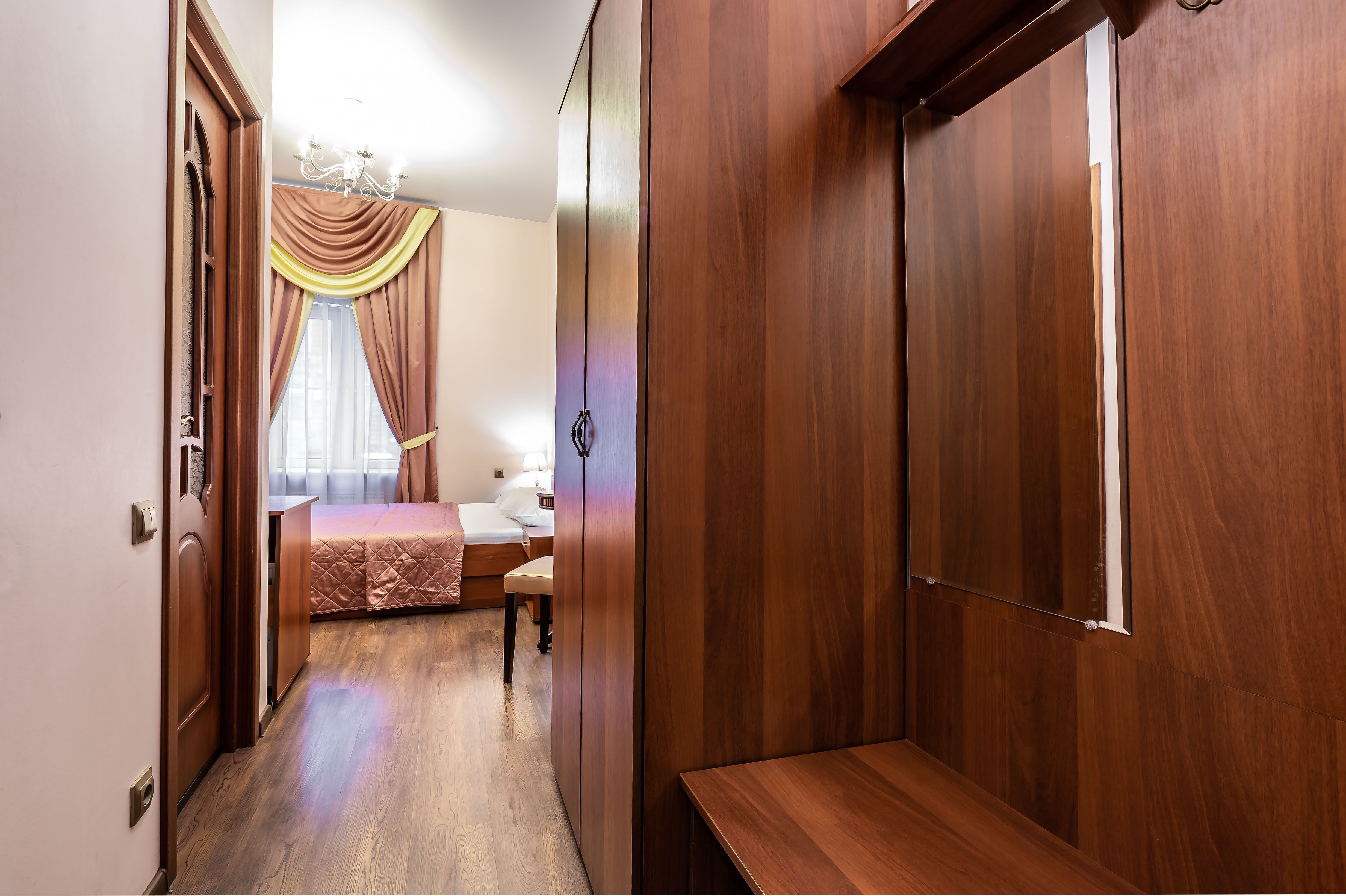 Классический с двуспальной кроватью