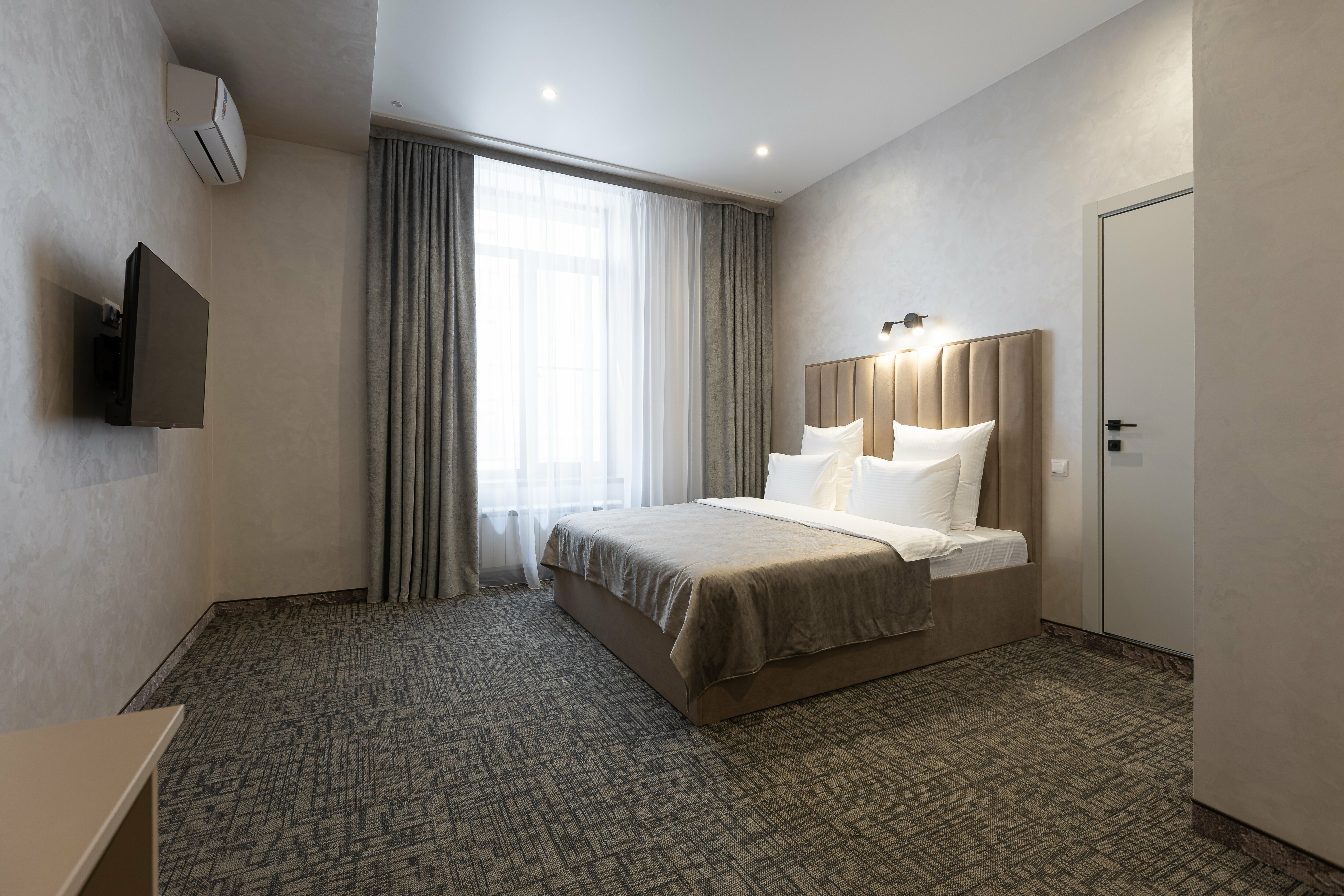 Улучшенный номер с кроватью размера «king-size»