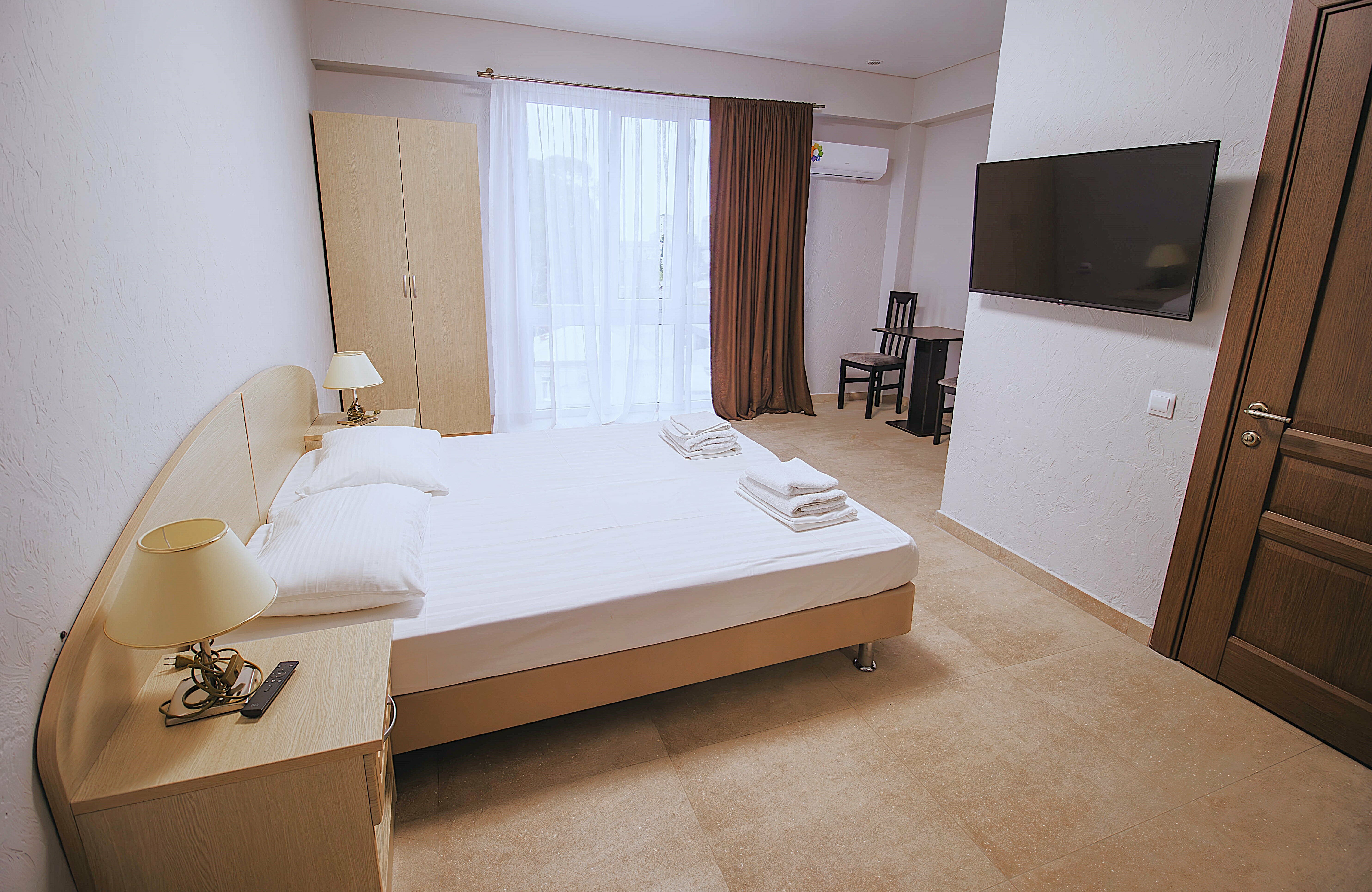 Просторный двухместный номер с 2 отдельными кроватями