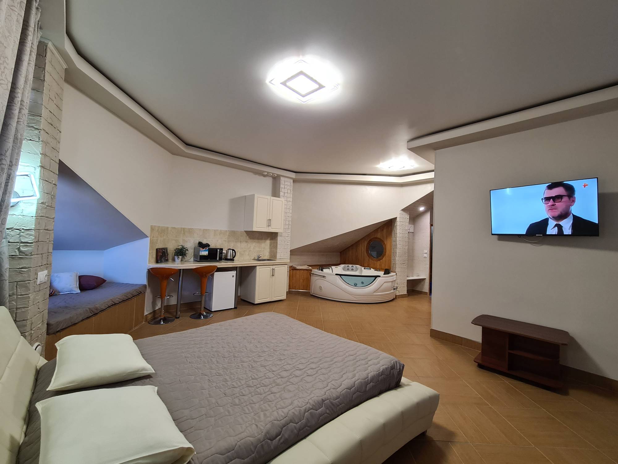 Люкс с гидромассажной ванной