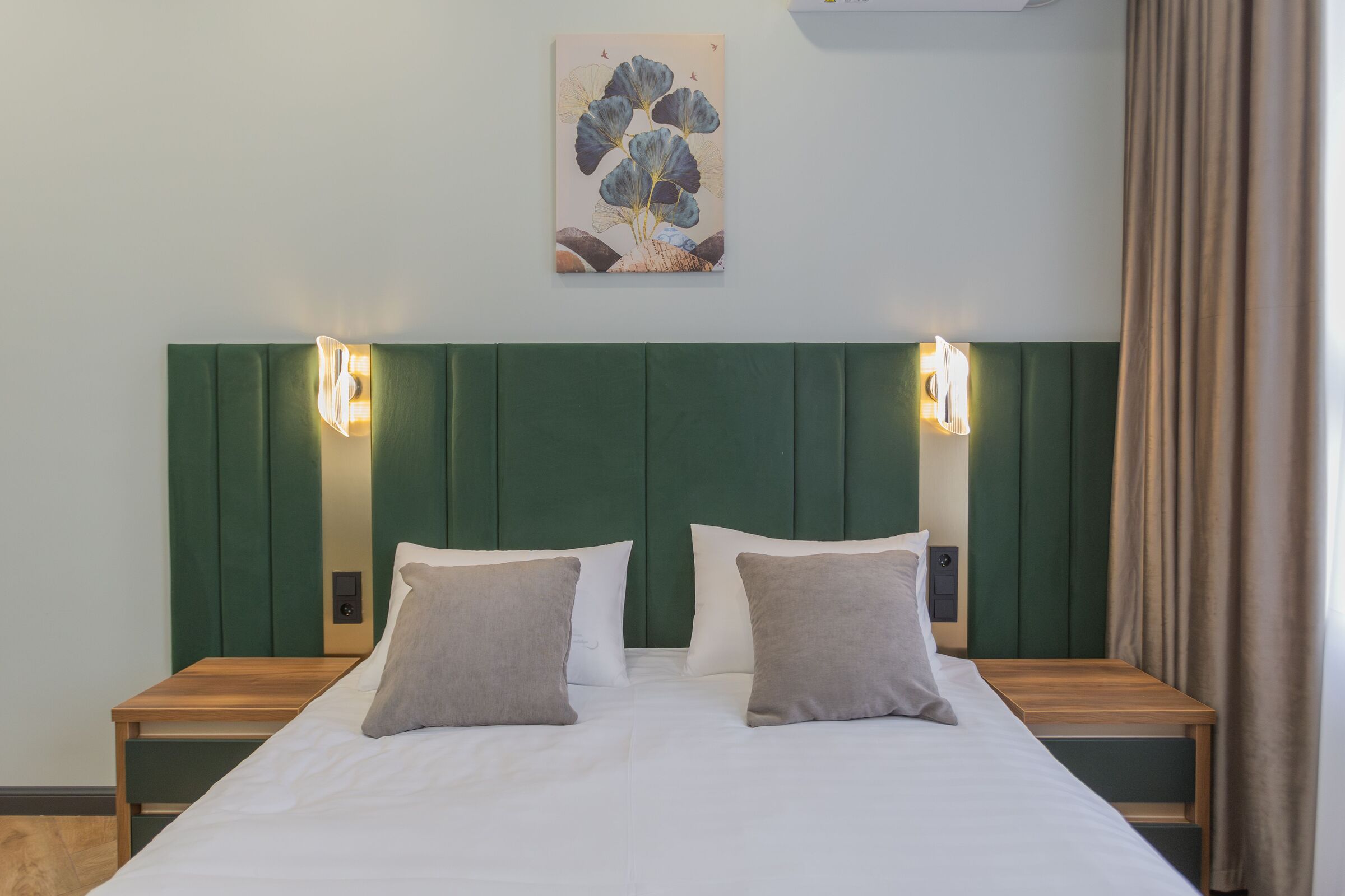 Трехместный номер с собственной ванной комнатой