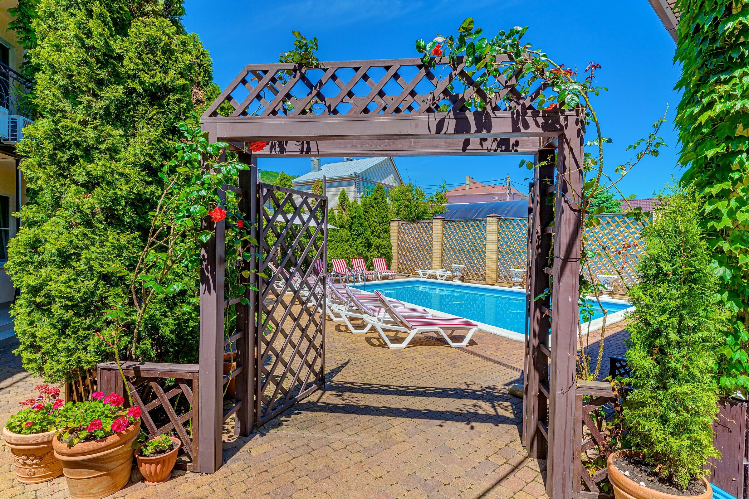 Номер-студия с видом на сад