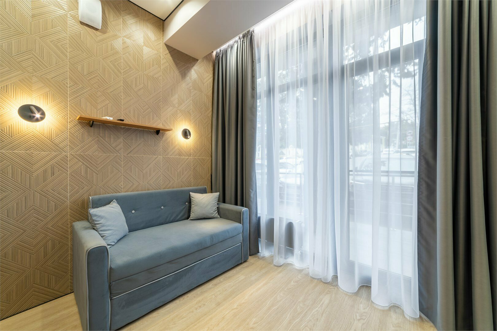 Апартамент с диваном