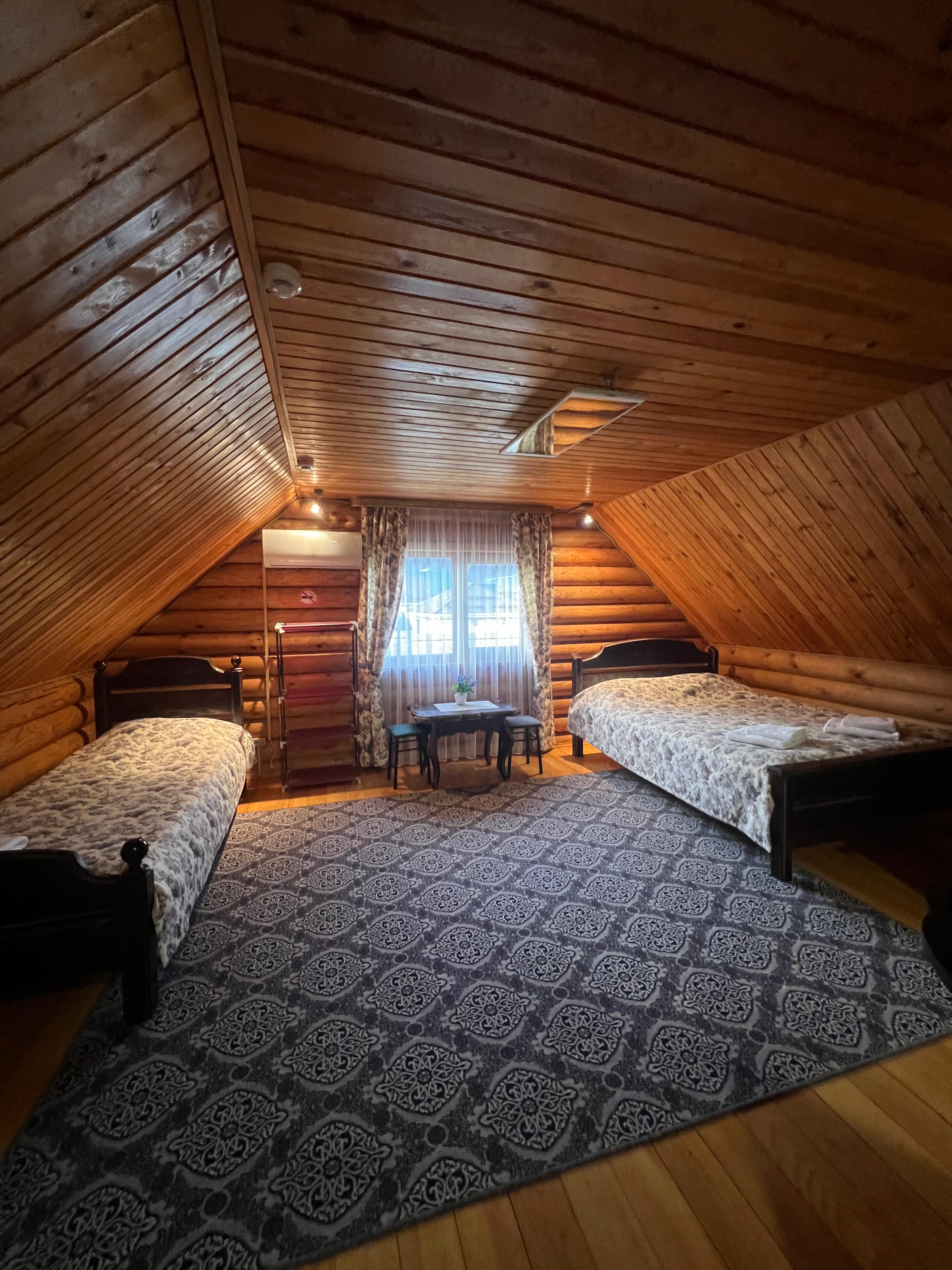 Трехместный номер с балконом