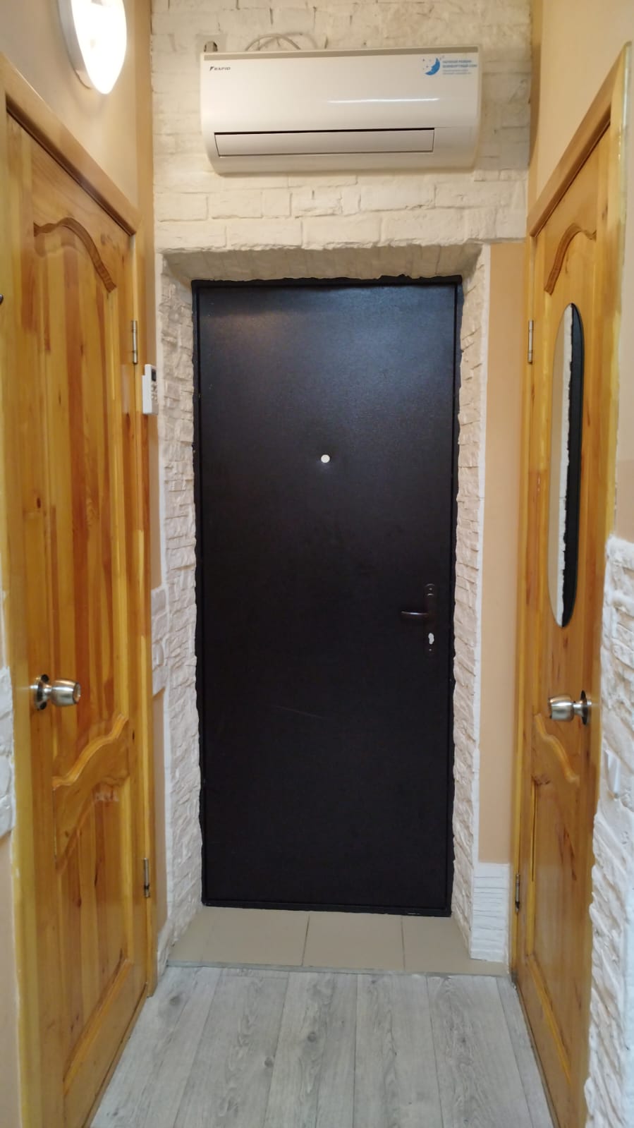 Двухместный номер, раздельным душем и санузлом 1.1