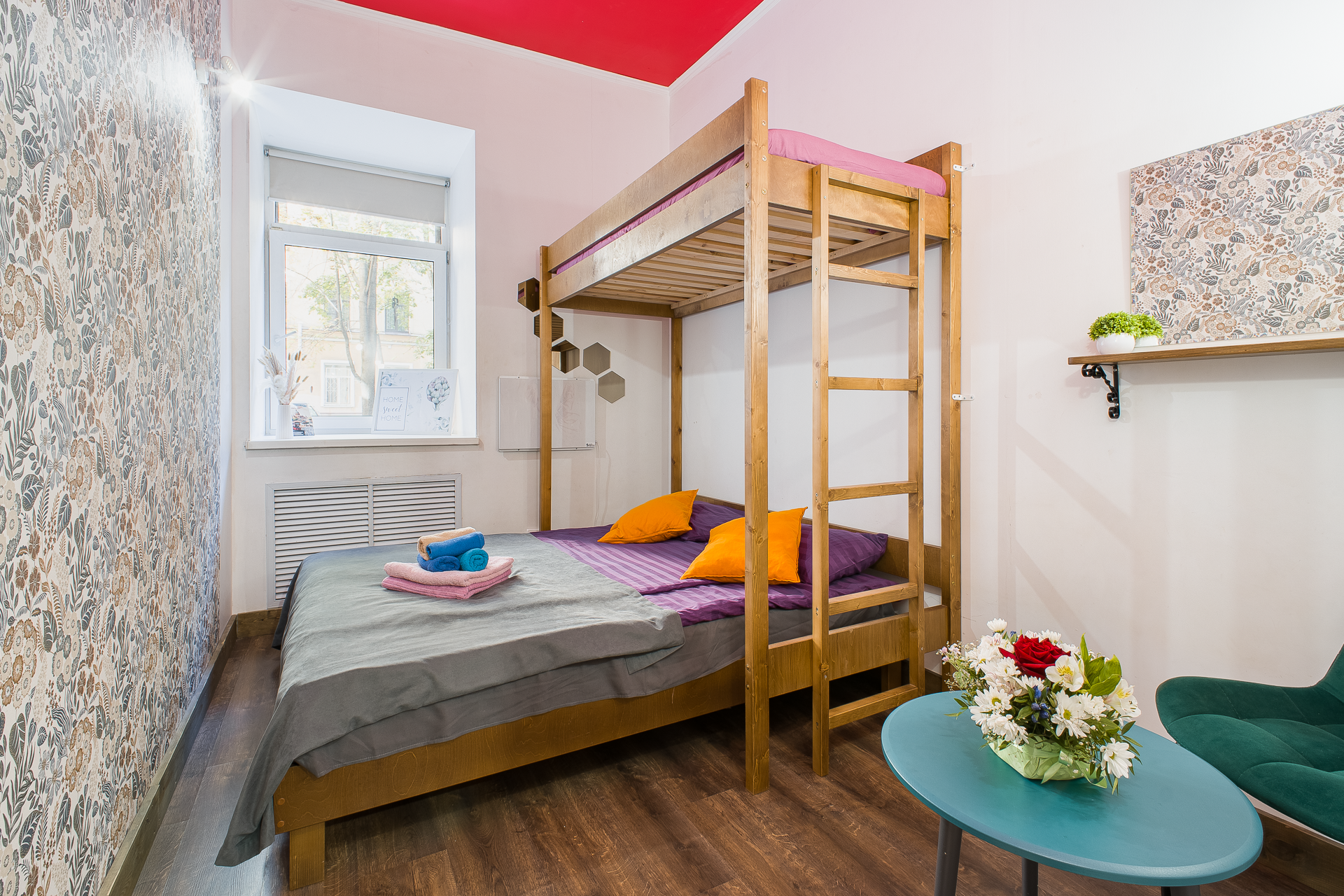 Семейный номер с общей ванной комнатой