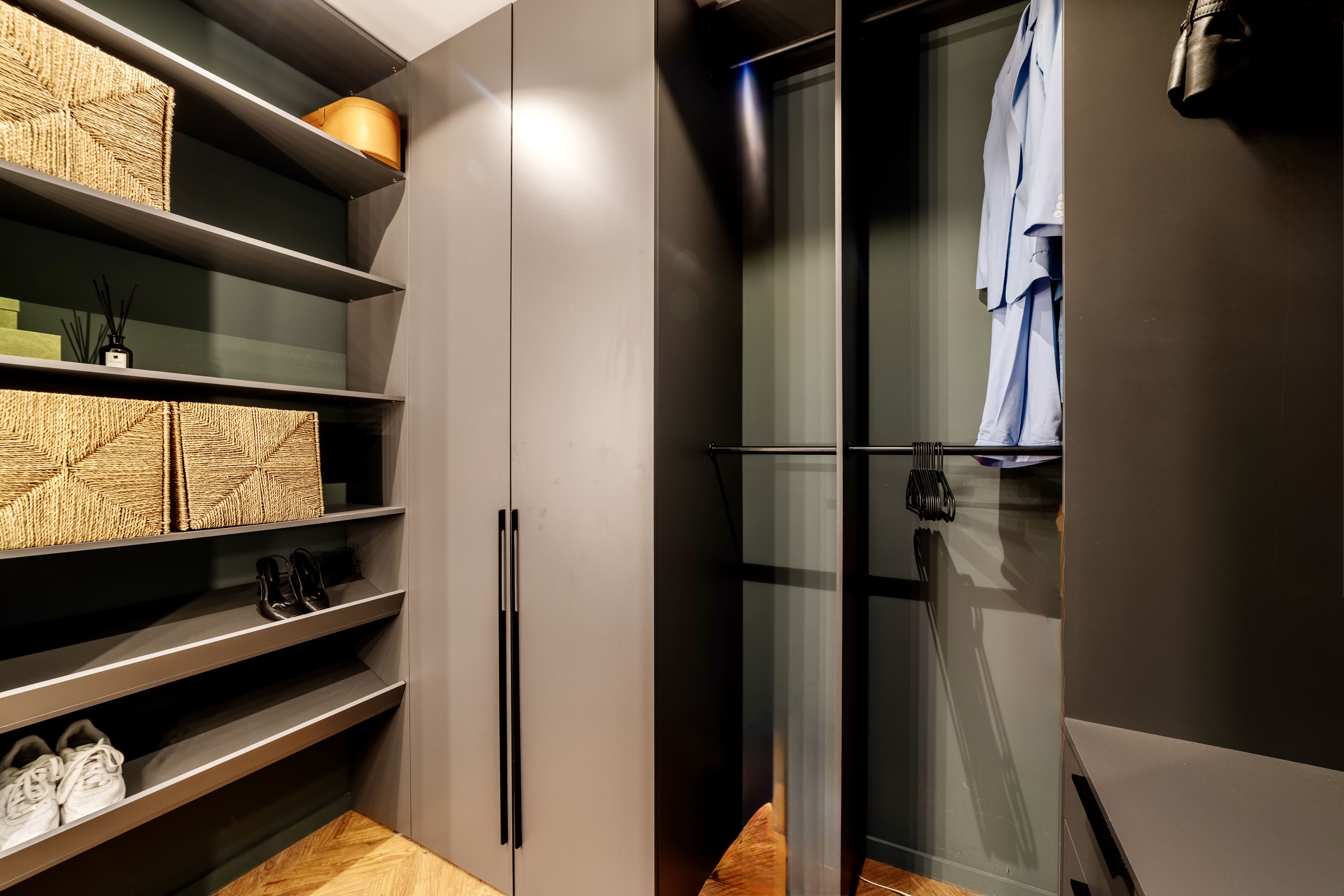 Депозит 5000р. Бронь на 2х чел. вкл. только  кровать.Если 2м гостям надо два раздельных спальных места,доплата 1000 р.3 гостя- вкл. кровать и диван(2 двуспал.одеяла).Доп.одеял нет.