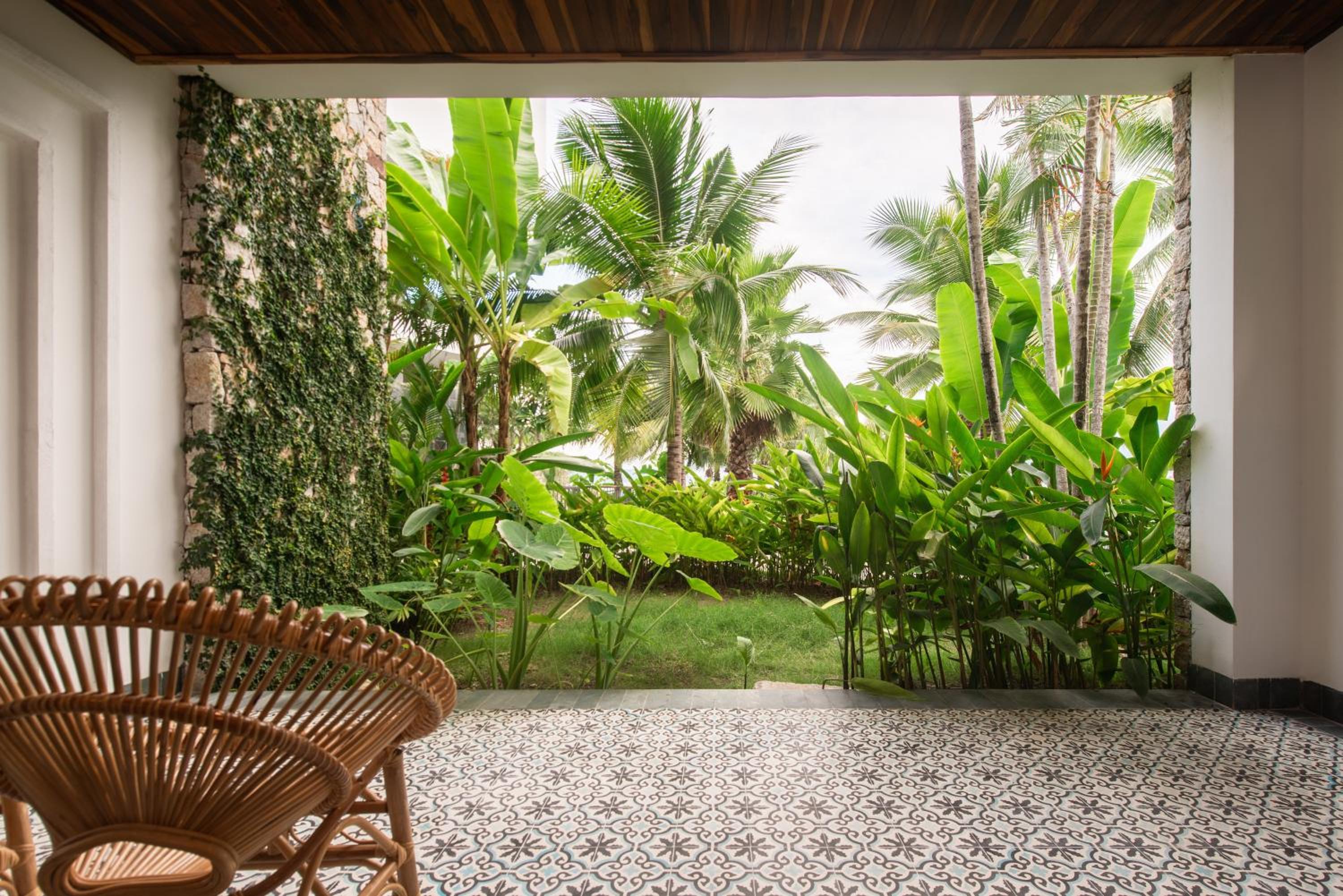 Semi Ocean View Premium King