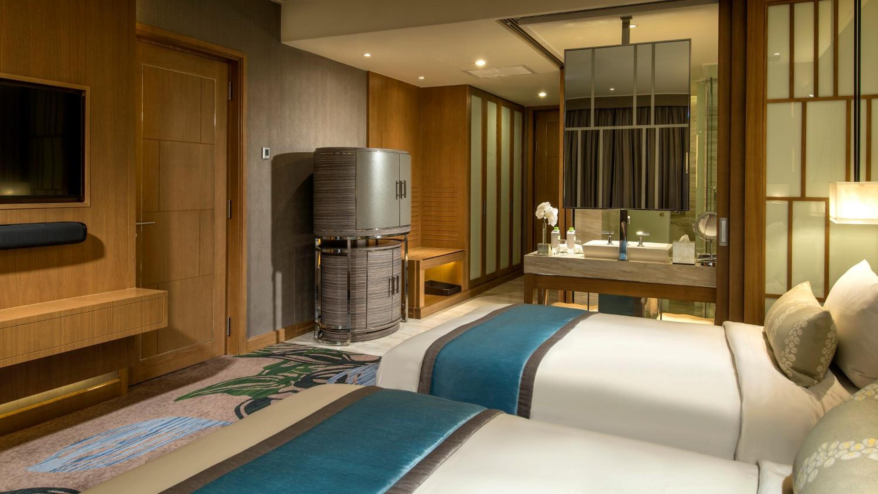 Classic Twin Room with City View