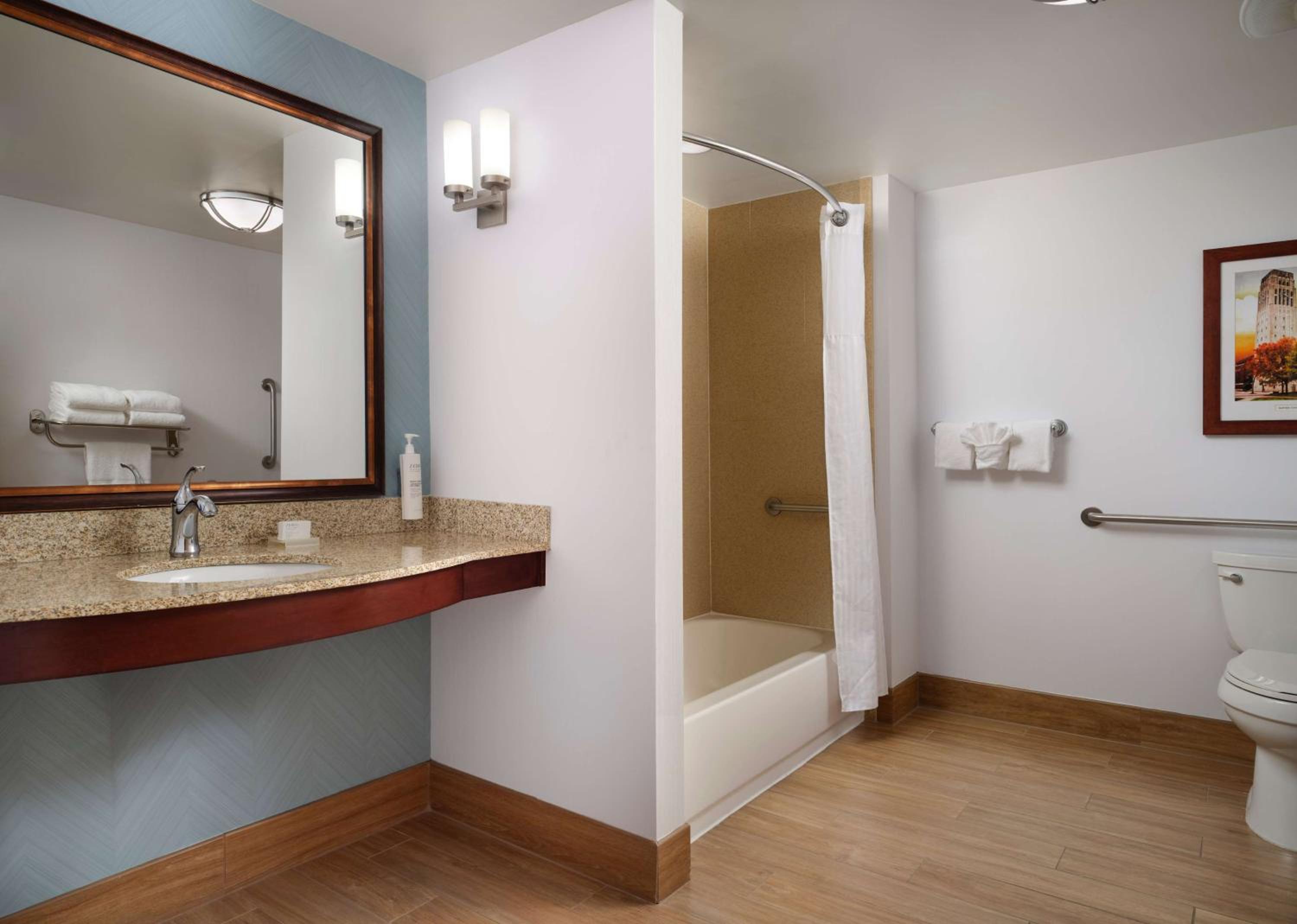 King Room - Disability Access with Tub