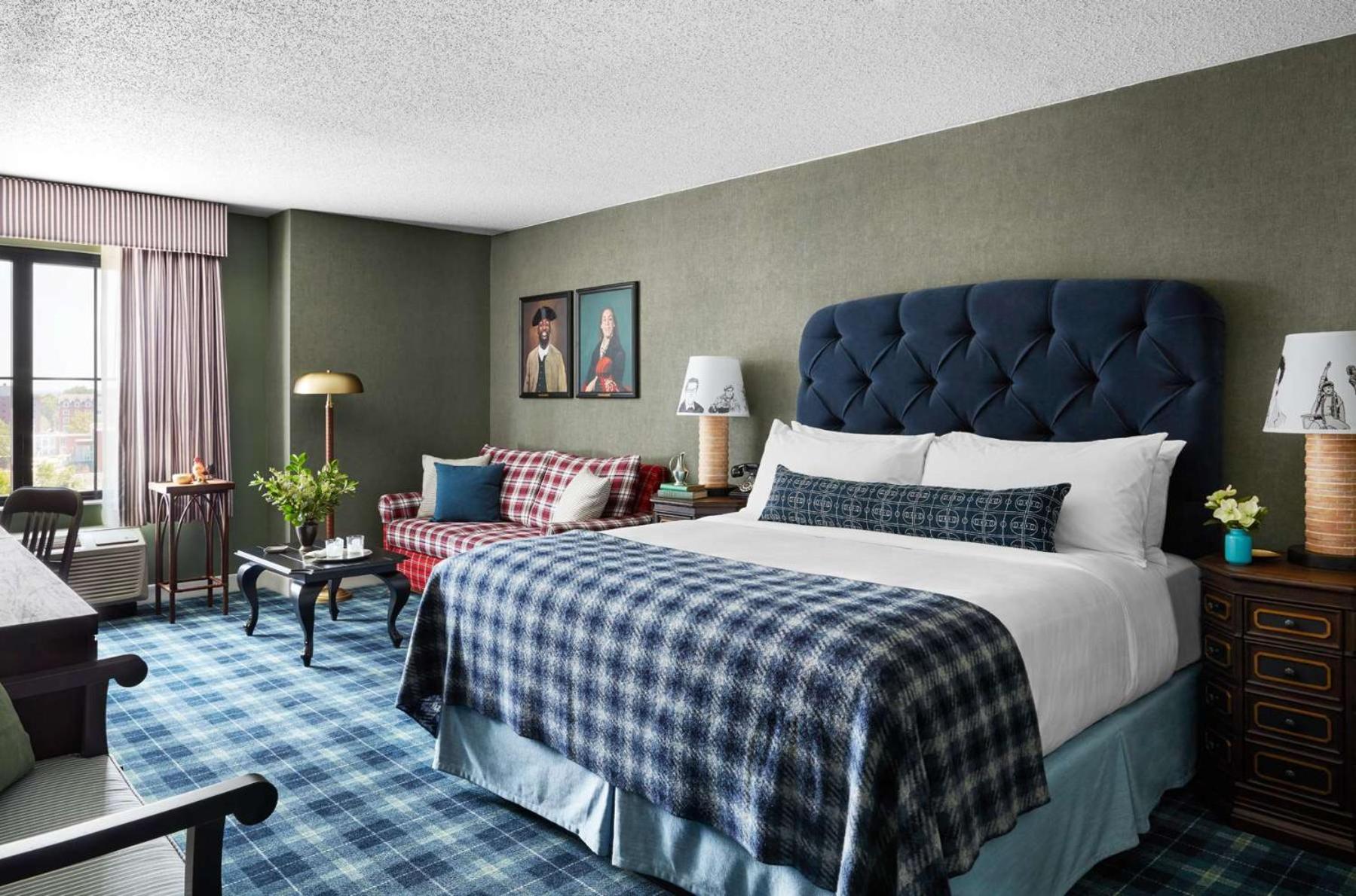 Graduate King Room