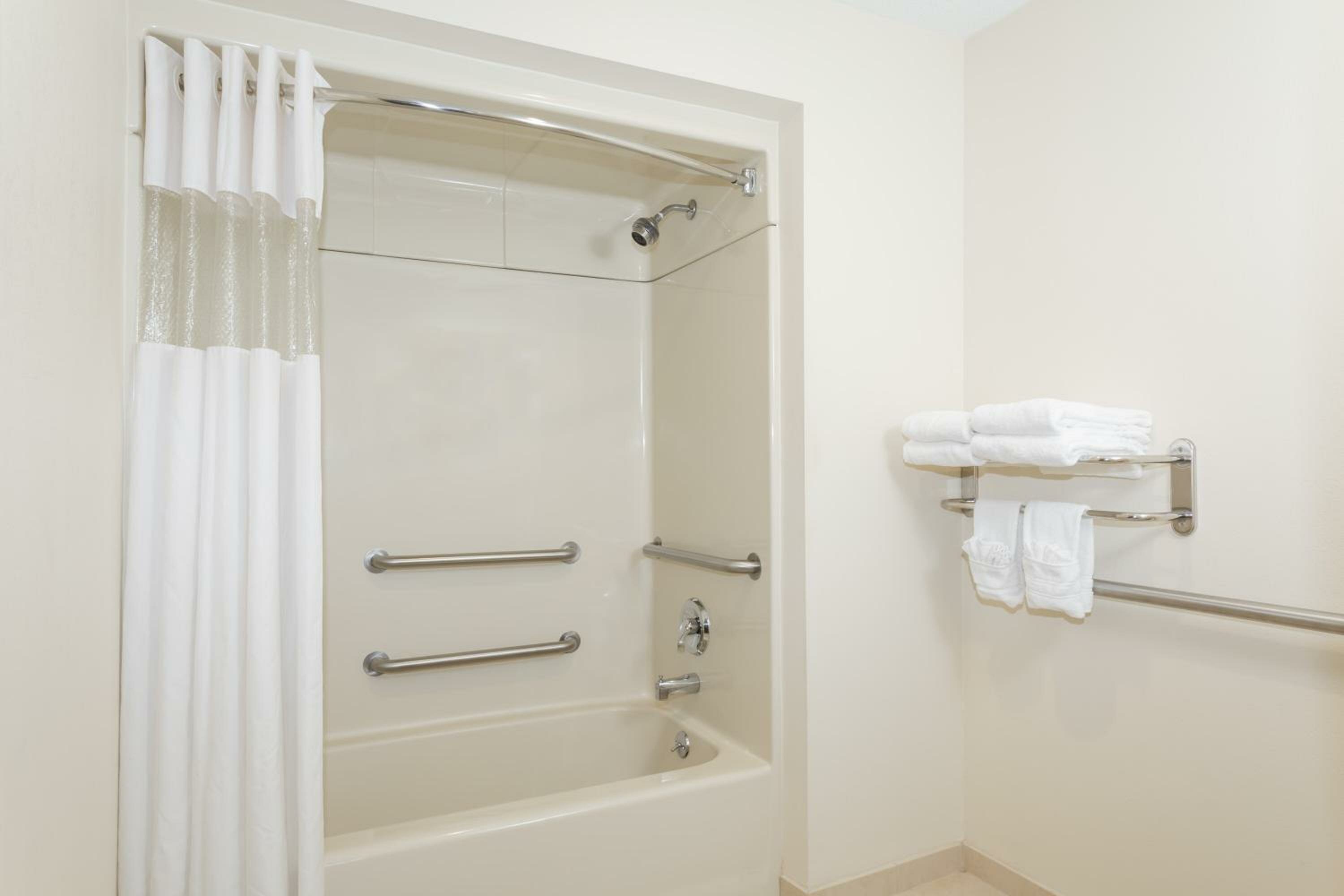 Queen Room - Disability Access - Non-Smoking