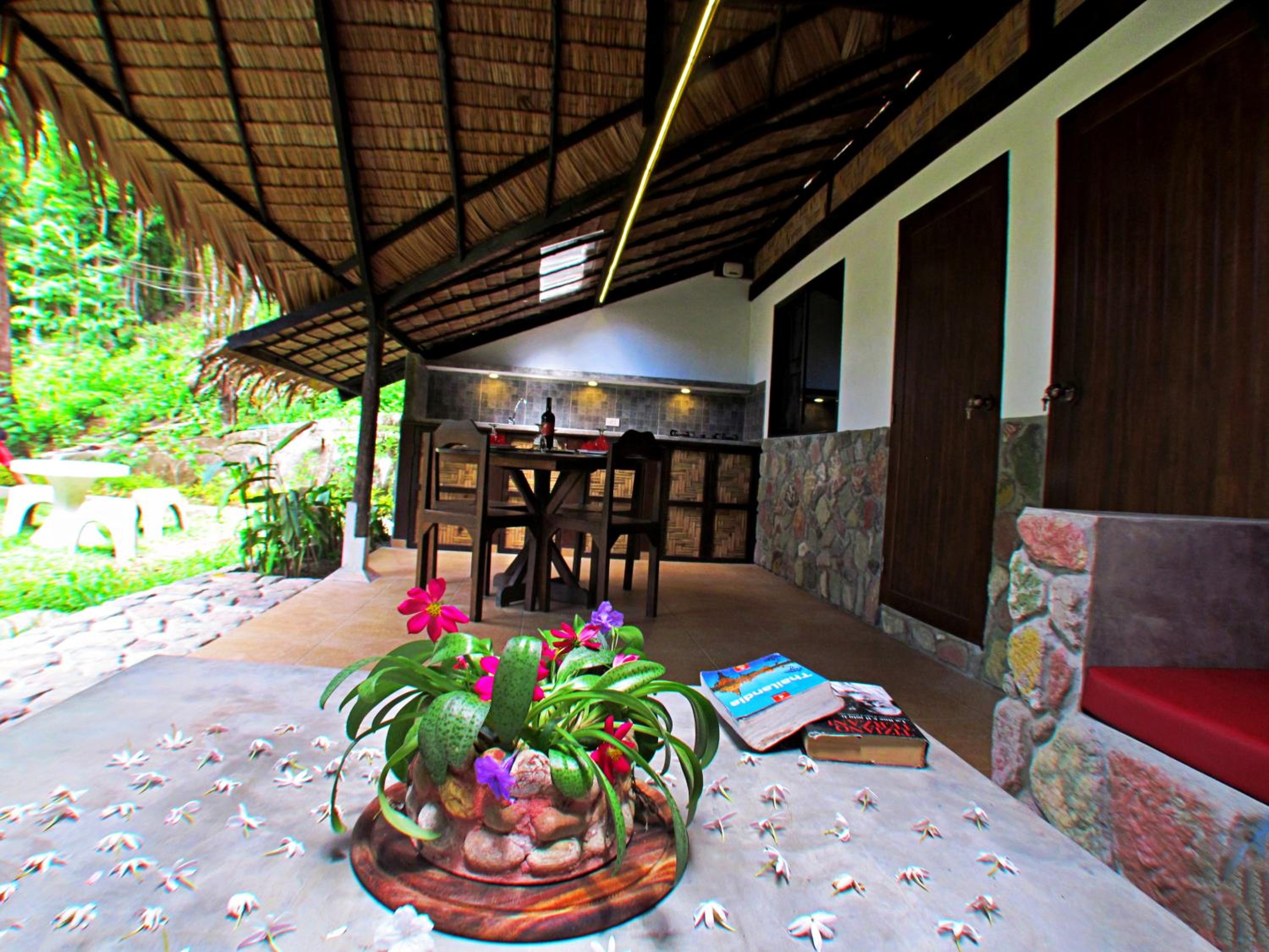 Villa with Garden View