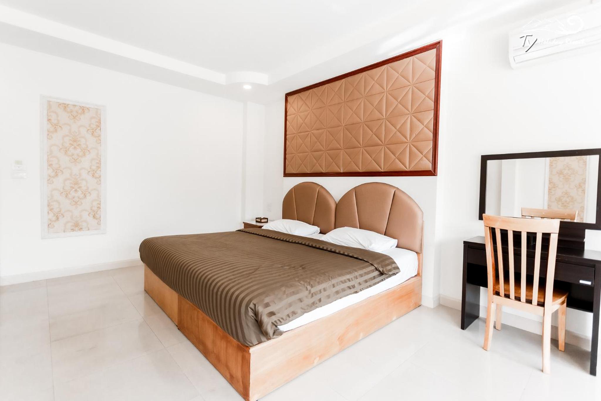 Thirteen-Bedroom Villa with Private Pooll 237