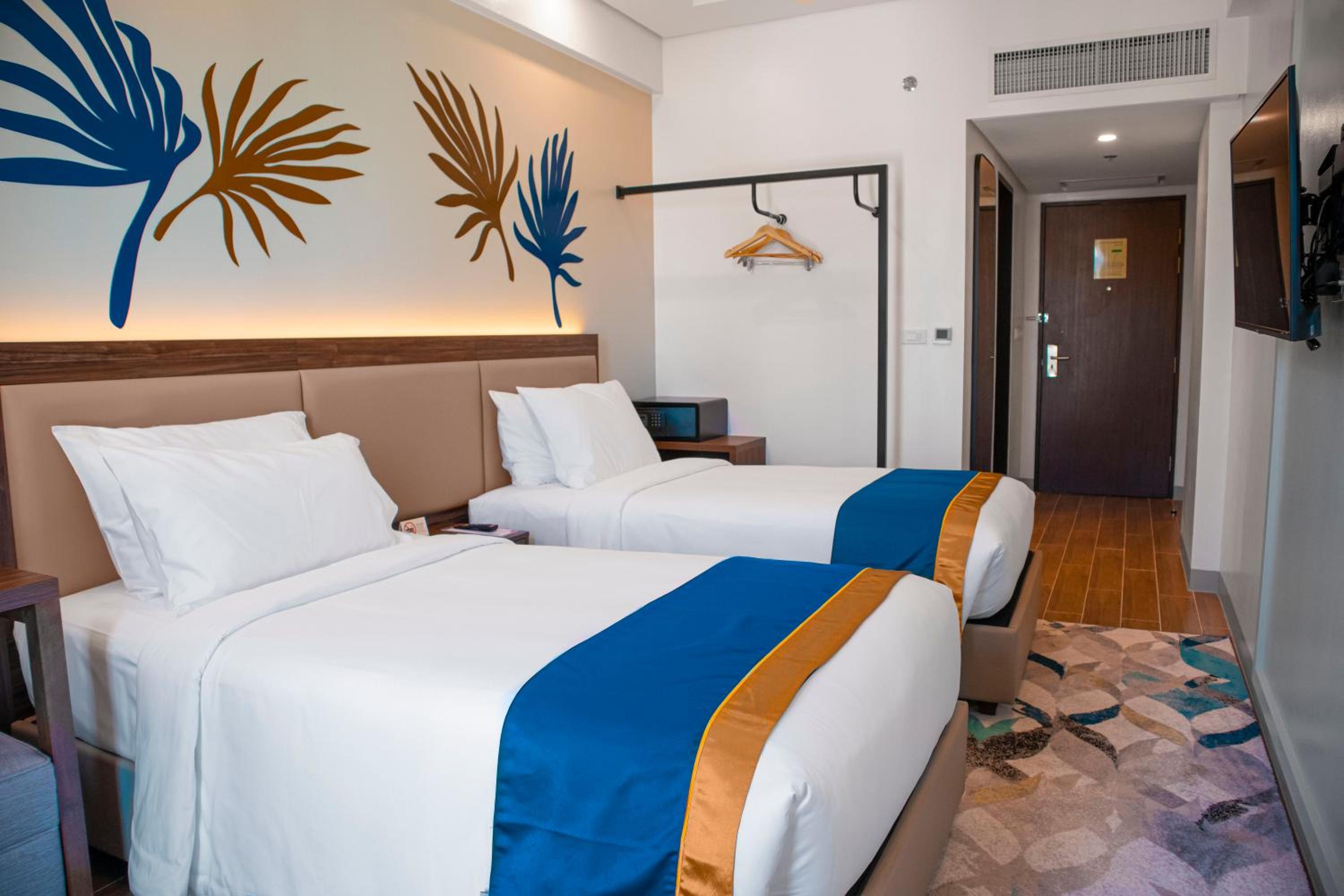 Deluxe Twin City View