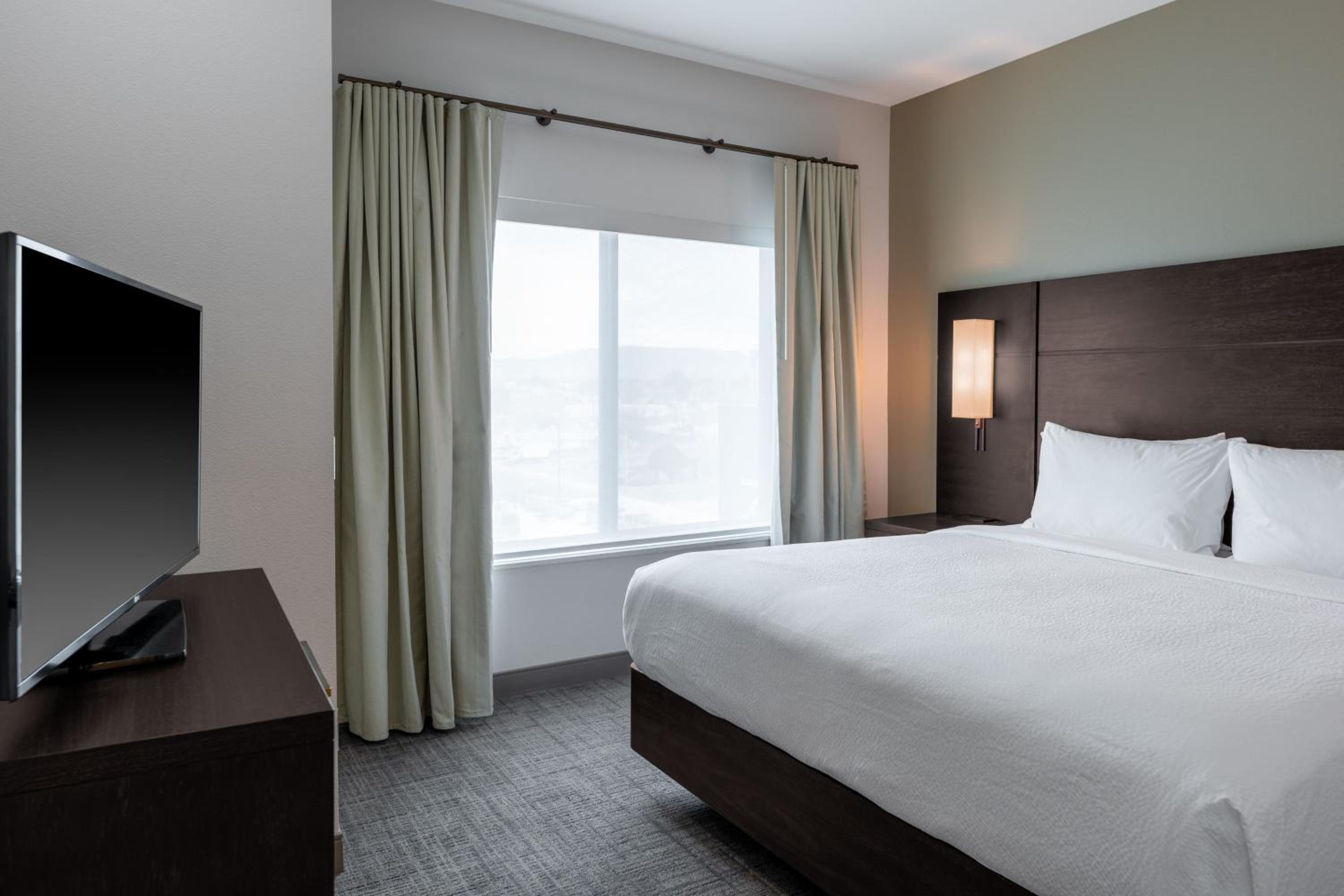 One-Bedroom King Suite with Sofa Bed - Hearing Accessible