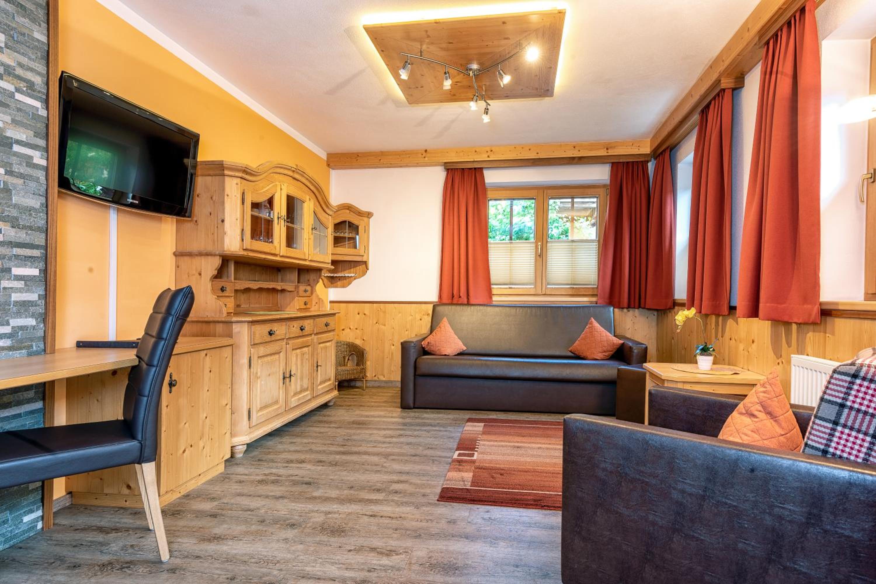 Two-Bedroom Apartment (6 Adults)