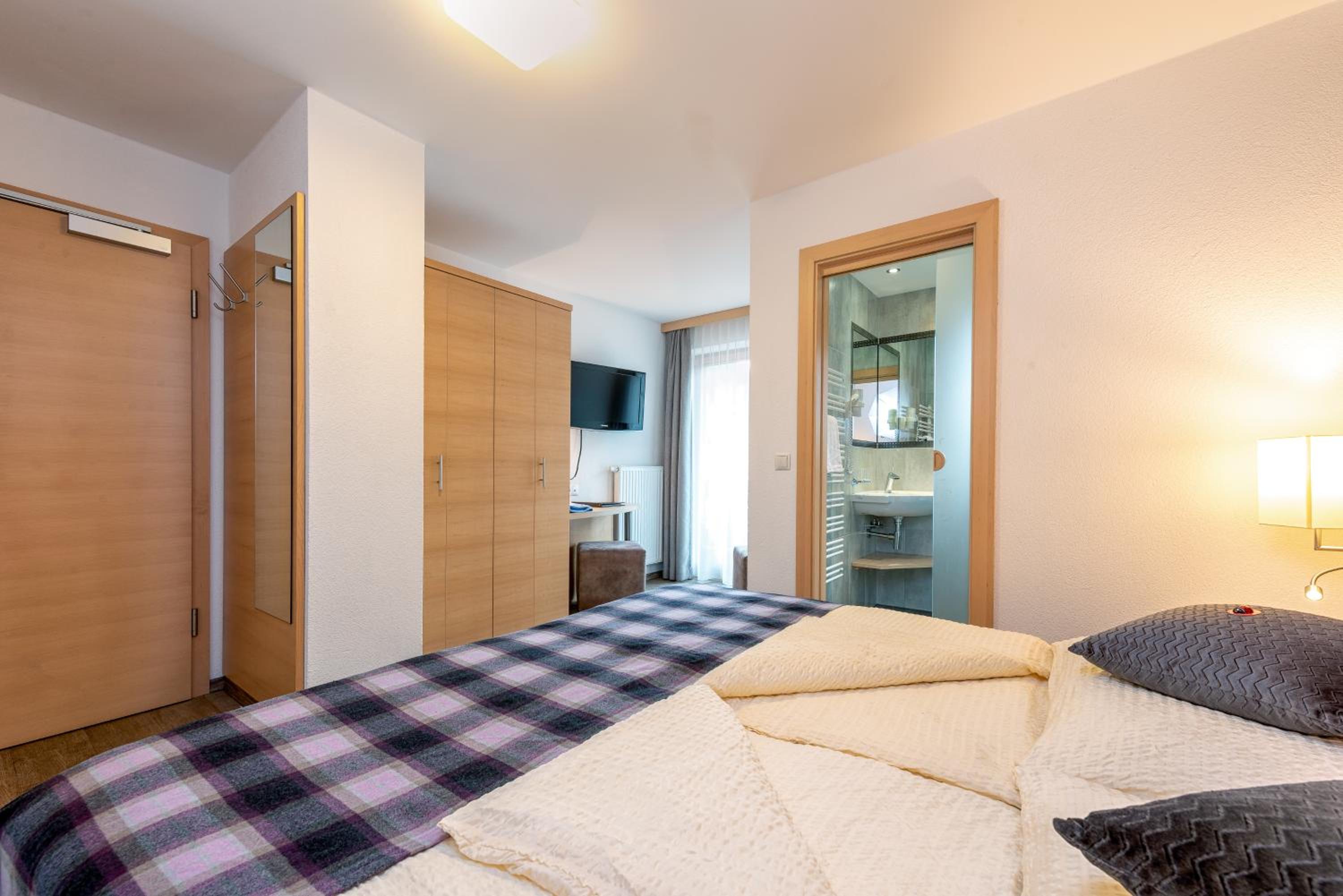 Two-Bedroom Apartment (4 Adults)