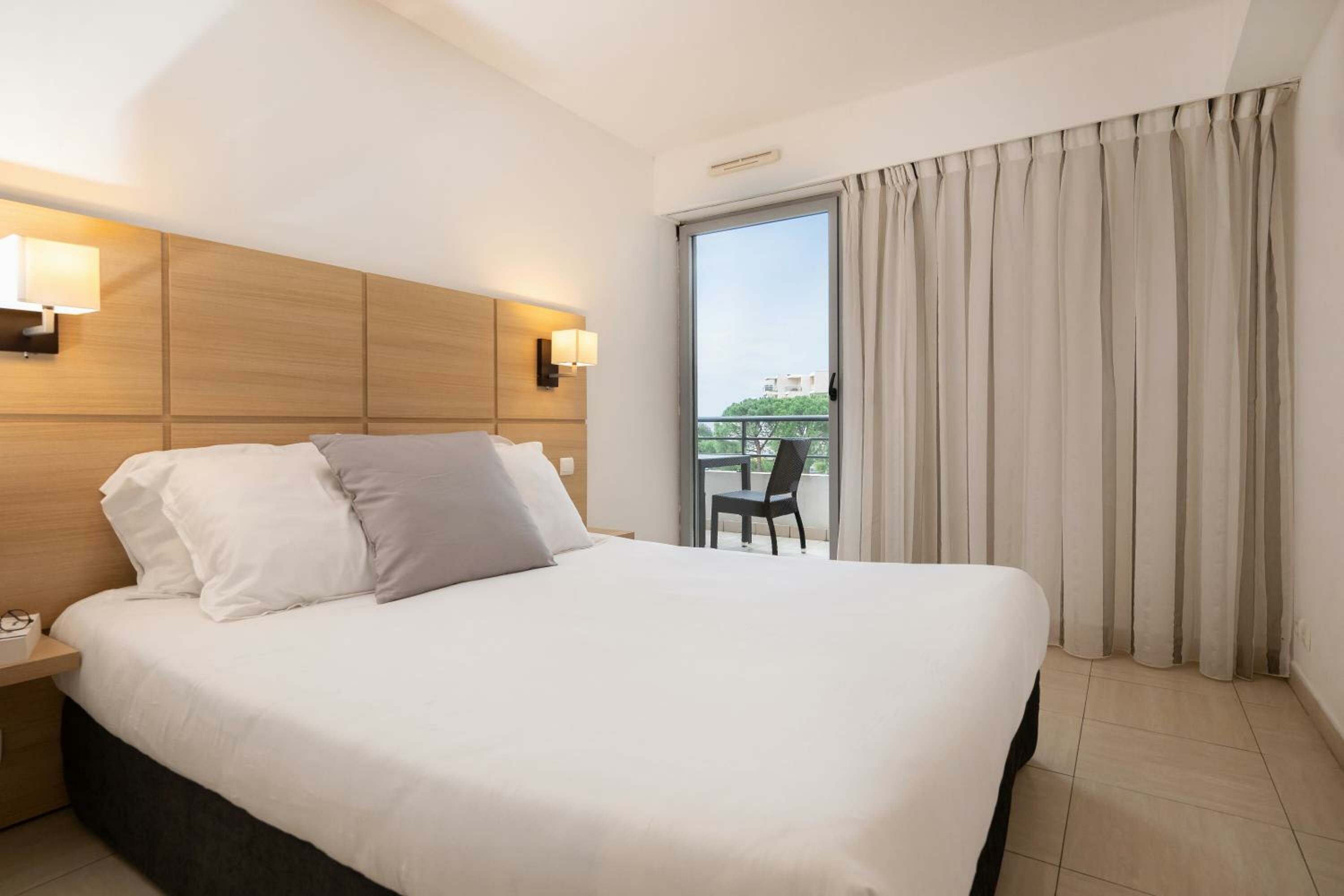 One-Bedroom Apartment (4 Adults)