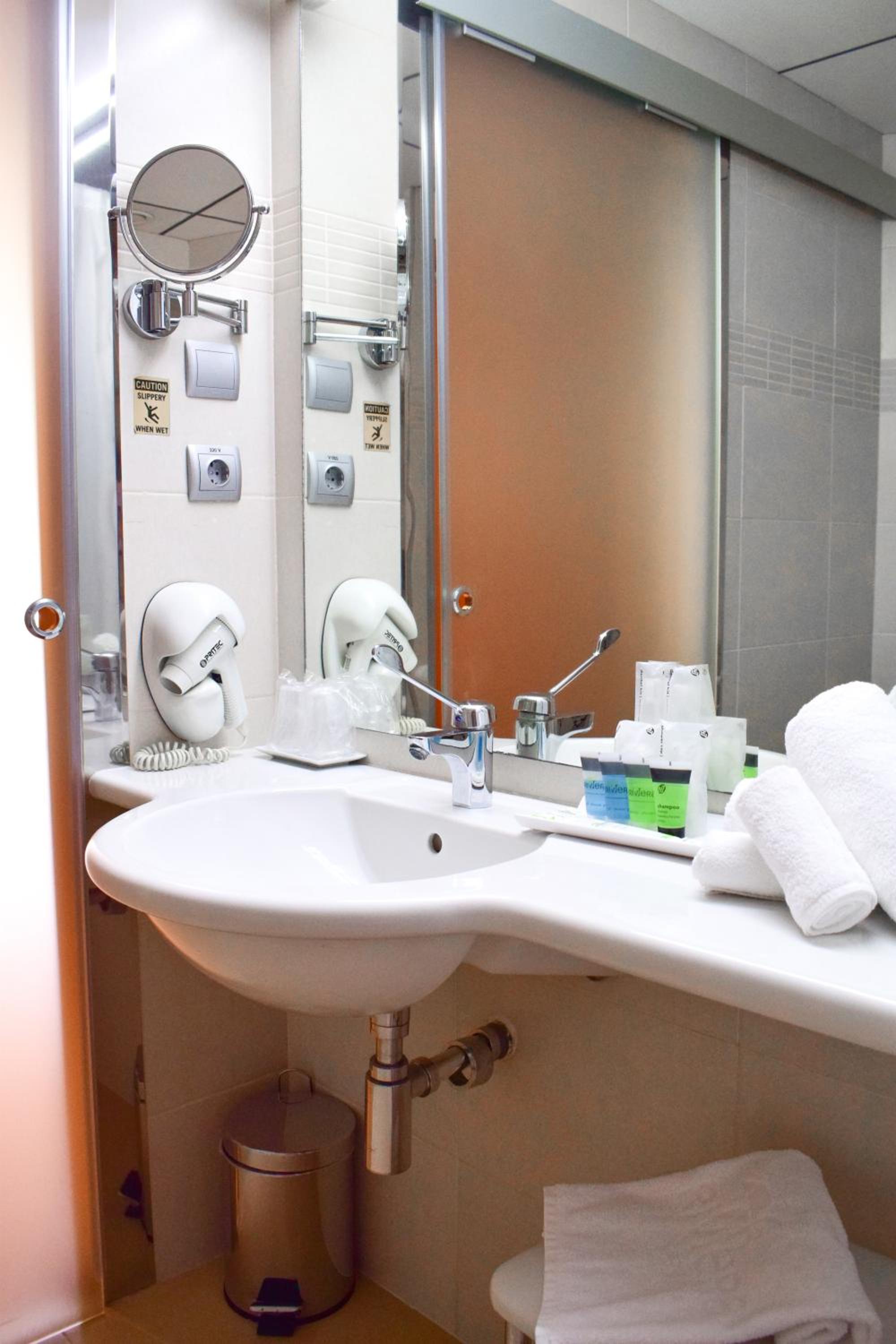 Twin Room - Disability Access