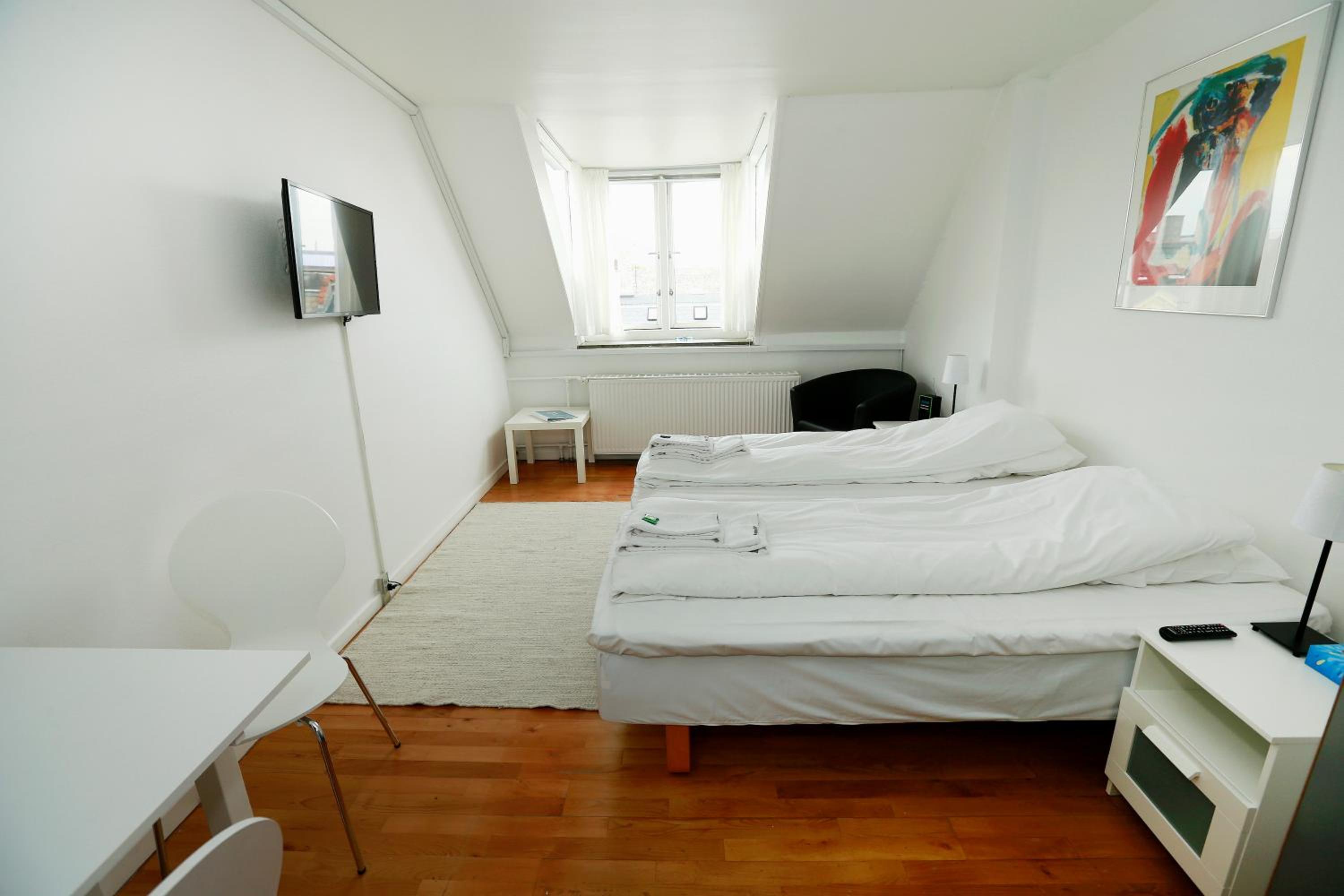 Twin Room - 5th floor - No Elevator