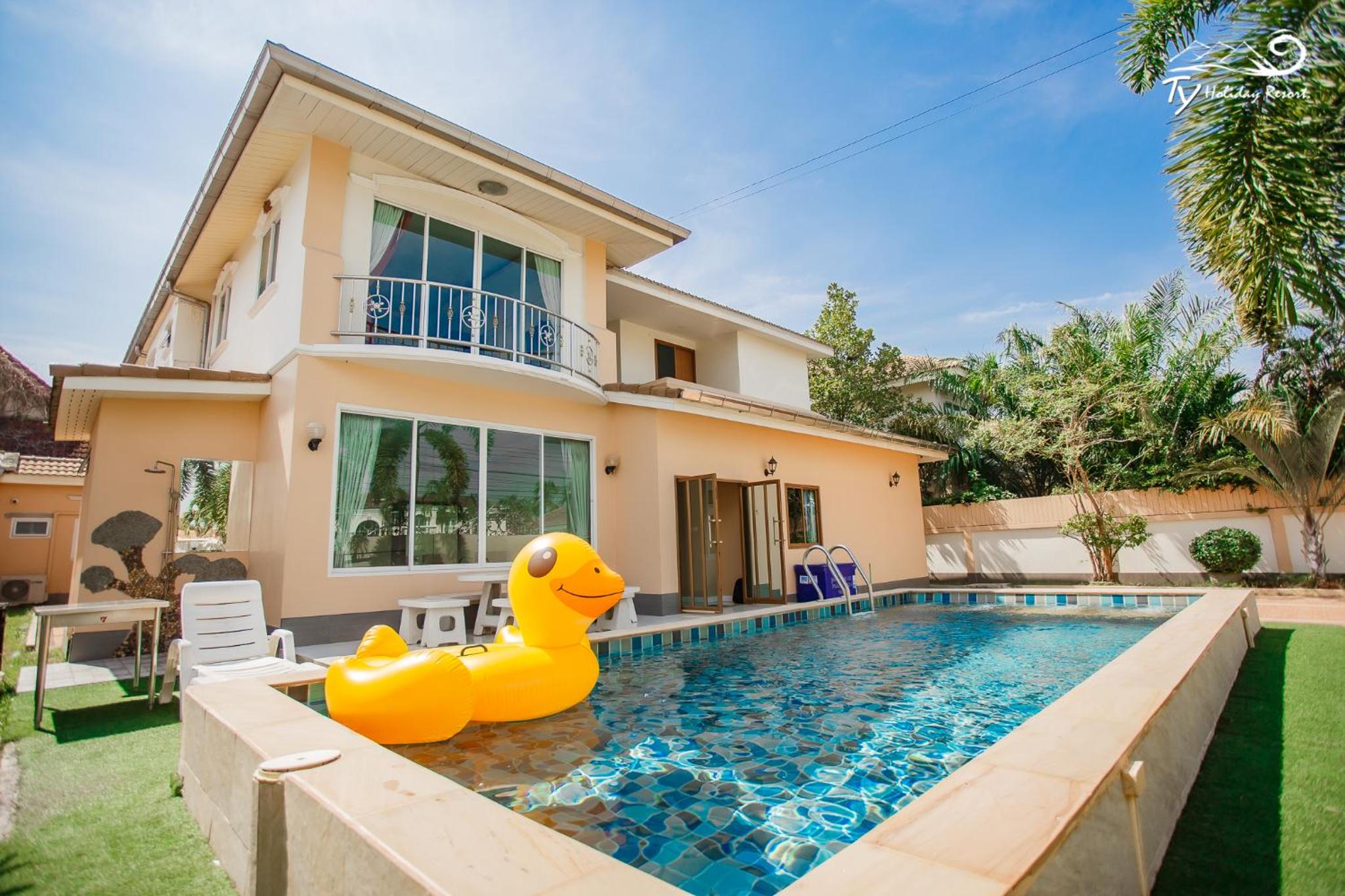 Eight-Bedroom Villa with Private Pool 220