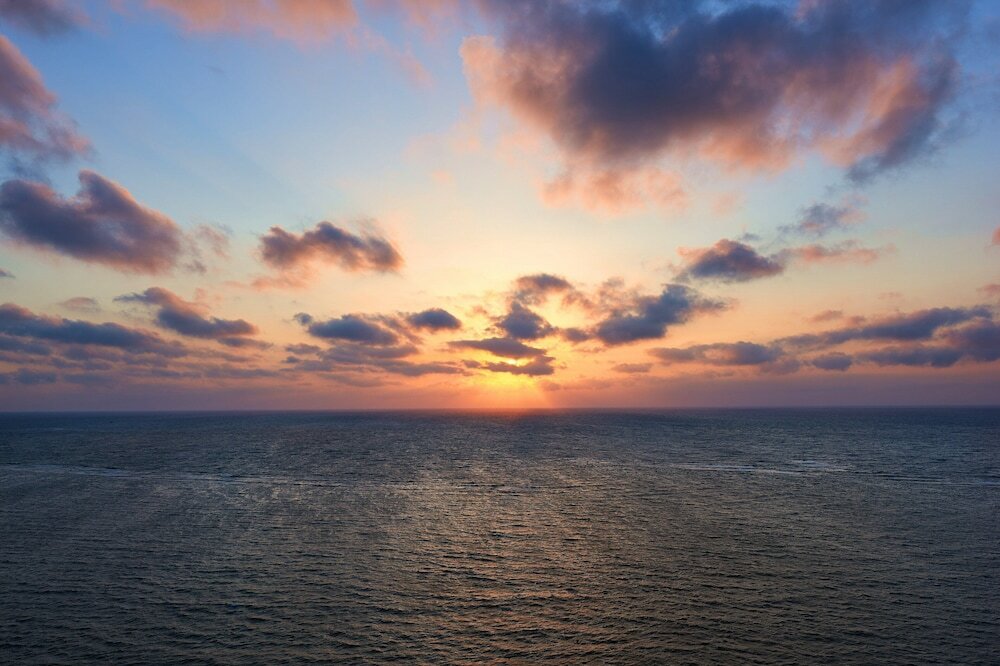 Club Room, 1 Queen Bed, Smoking, Sea View (Balcony)