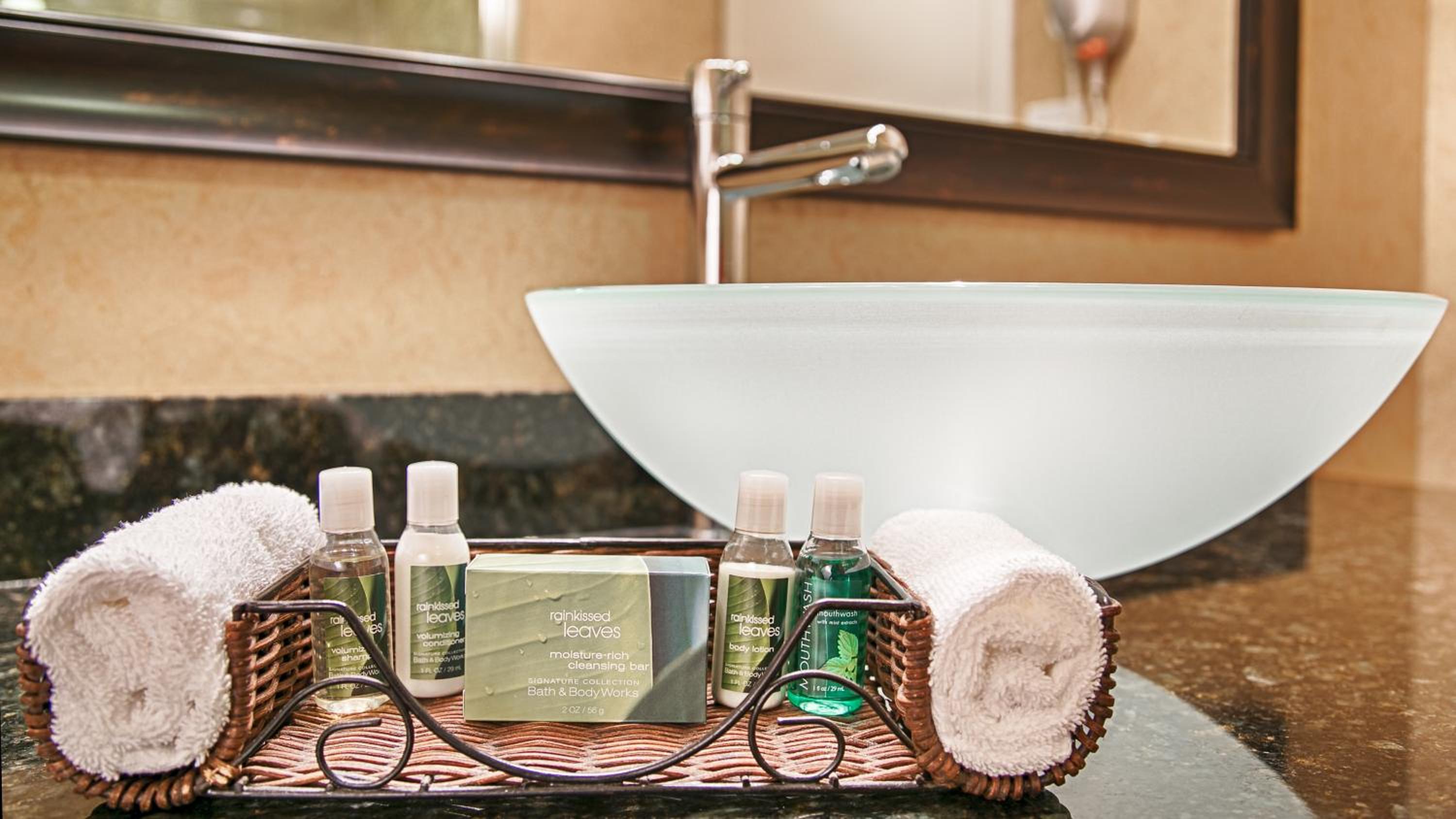 King Room with Jetted Tub and Fireplace - Non-Smoking