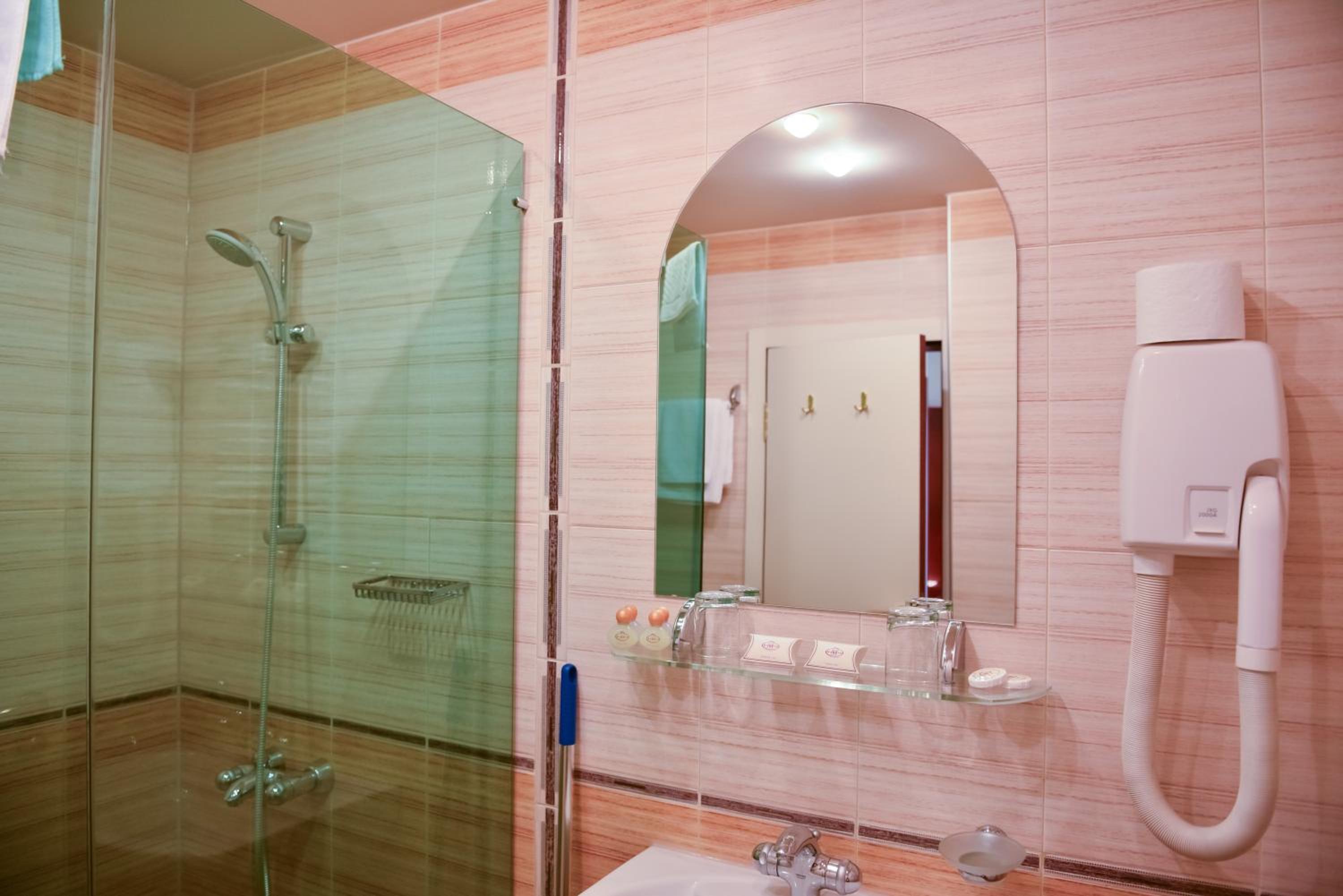 Family Suite (2 Adults + 1 Child)