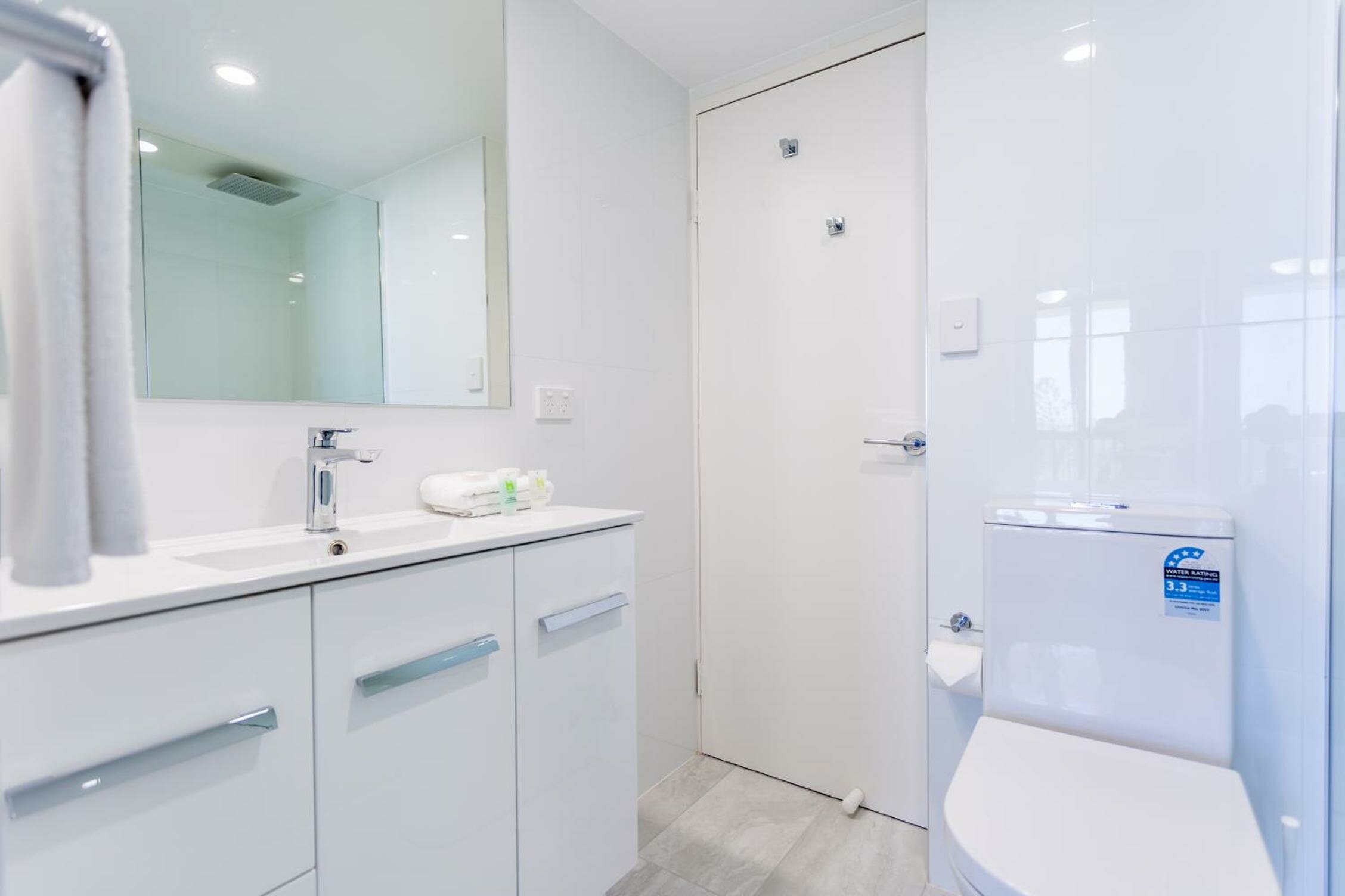 One-Bedroom Ocean View Apartment