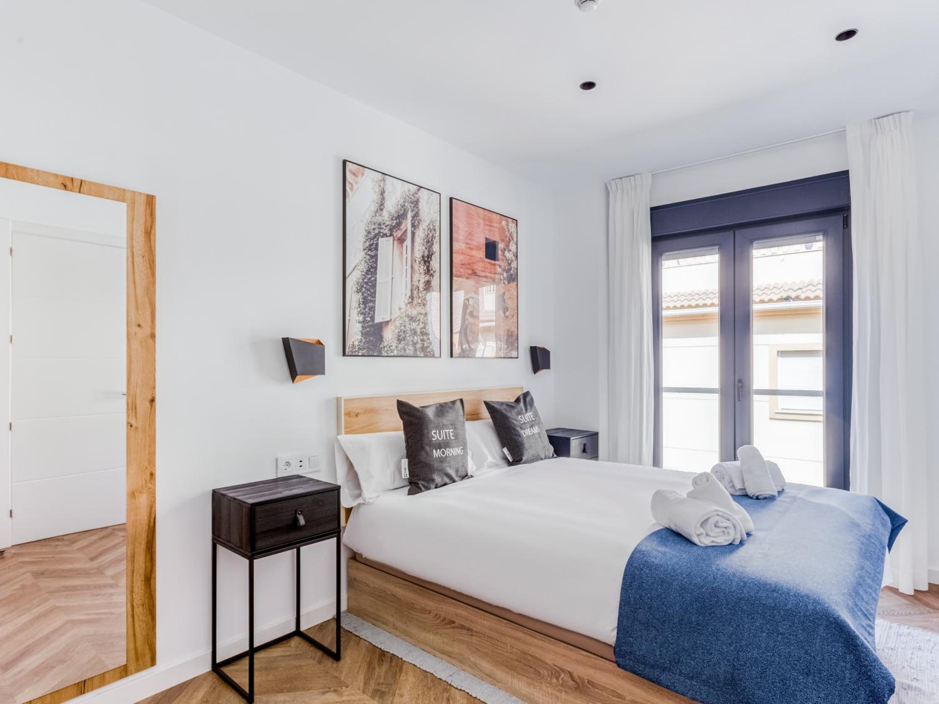 One-Bedroom Apartment L