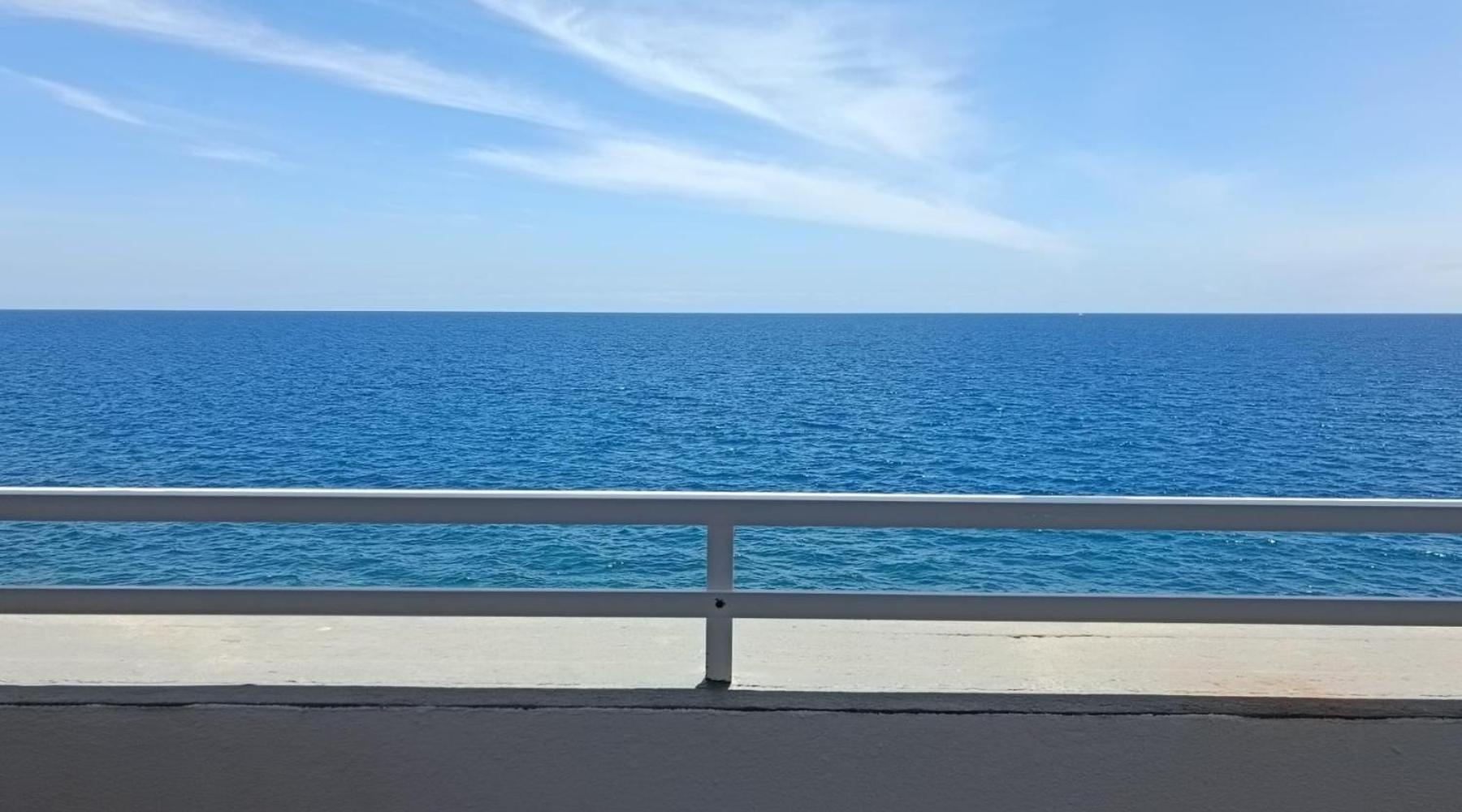 One-Bedroom Apartment Sea View