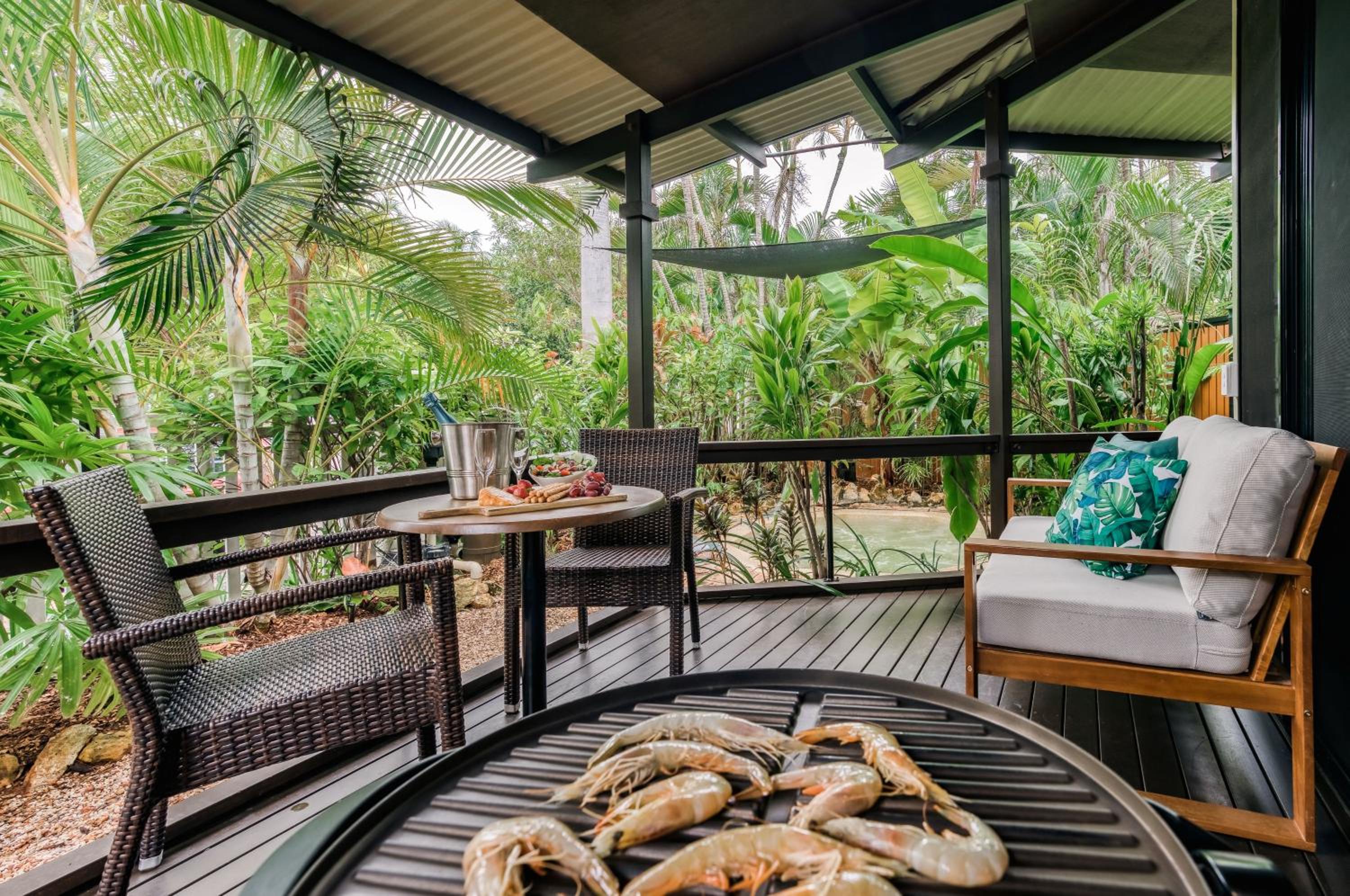 Palms Villa with Outdoor Plunge Spa