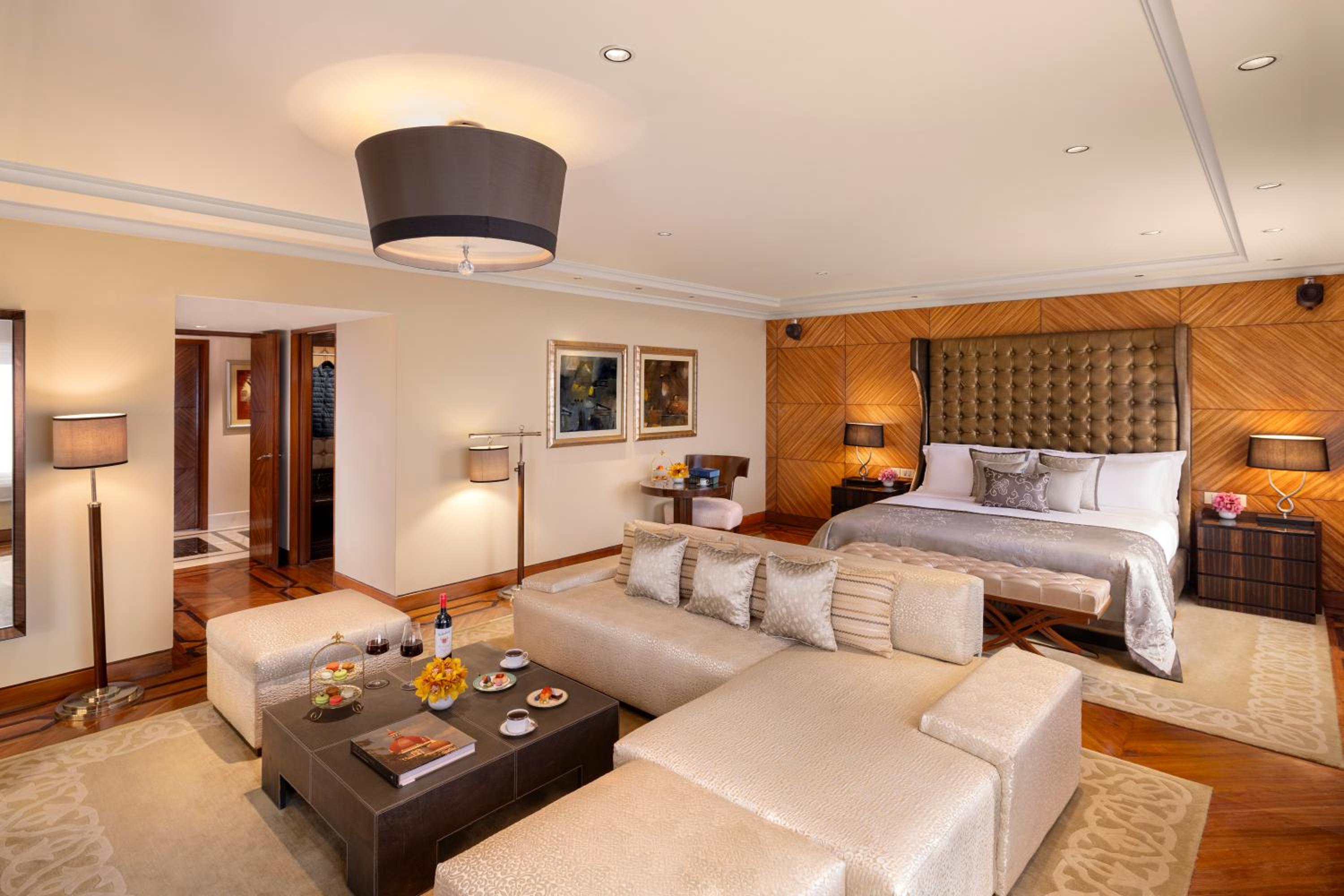 Presidential Suite King Bed Pool View