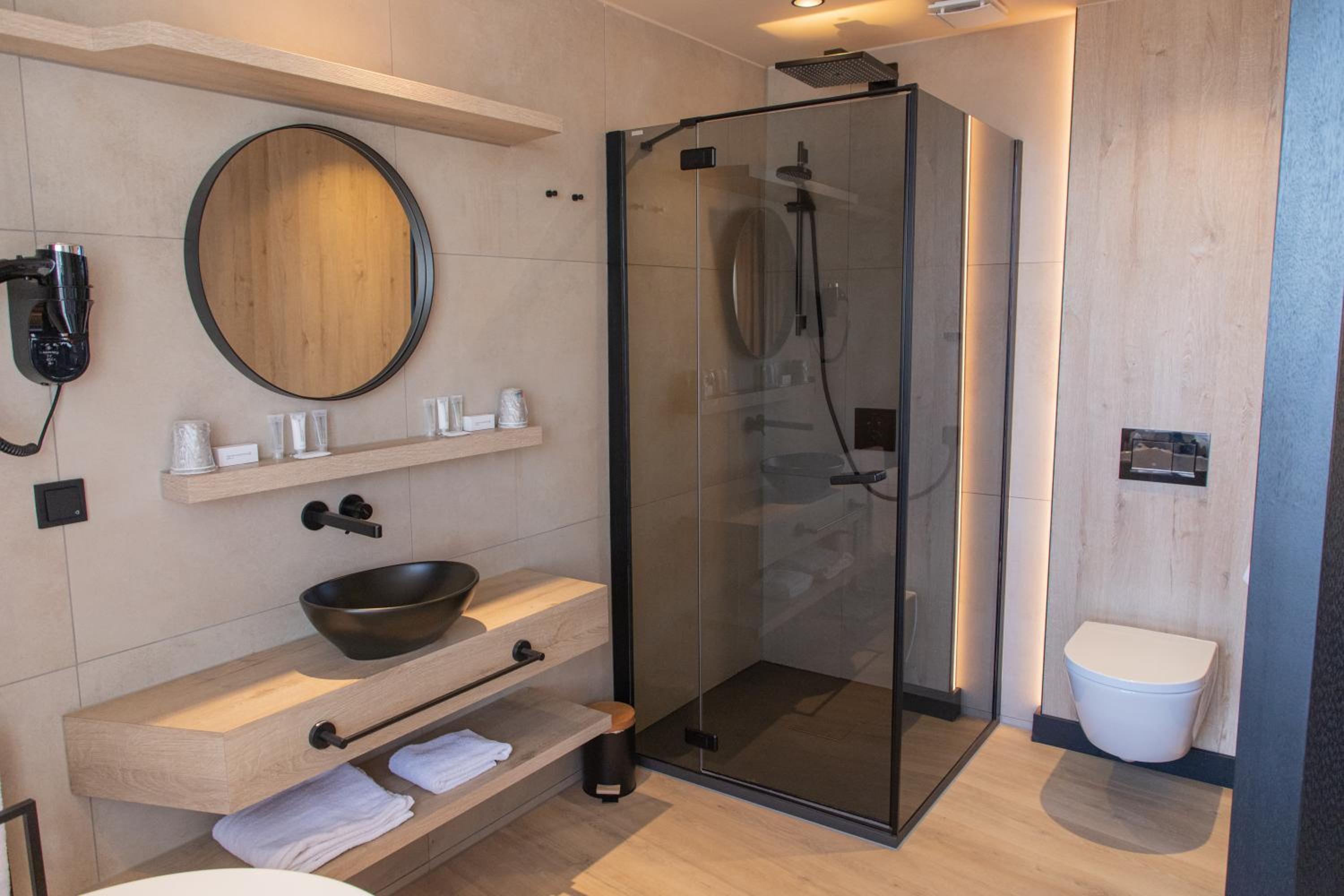 Comfort Room With Bathtub