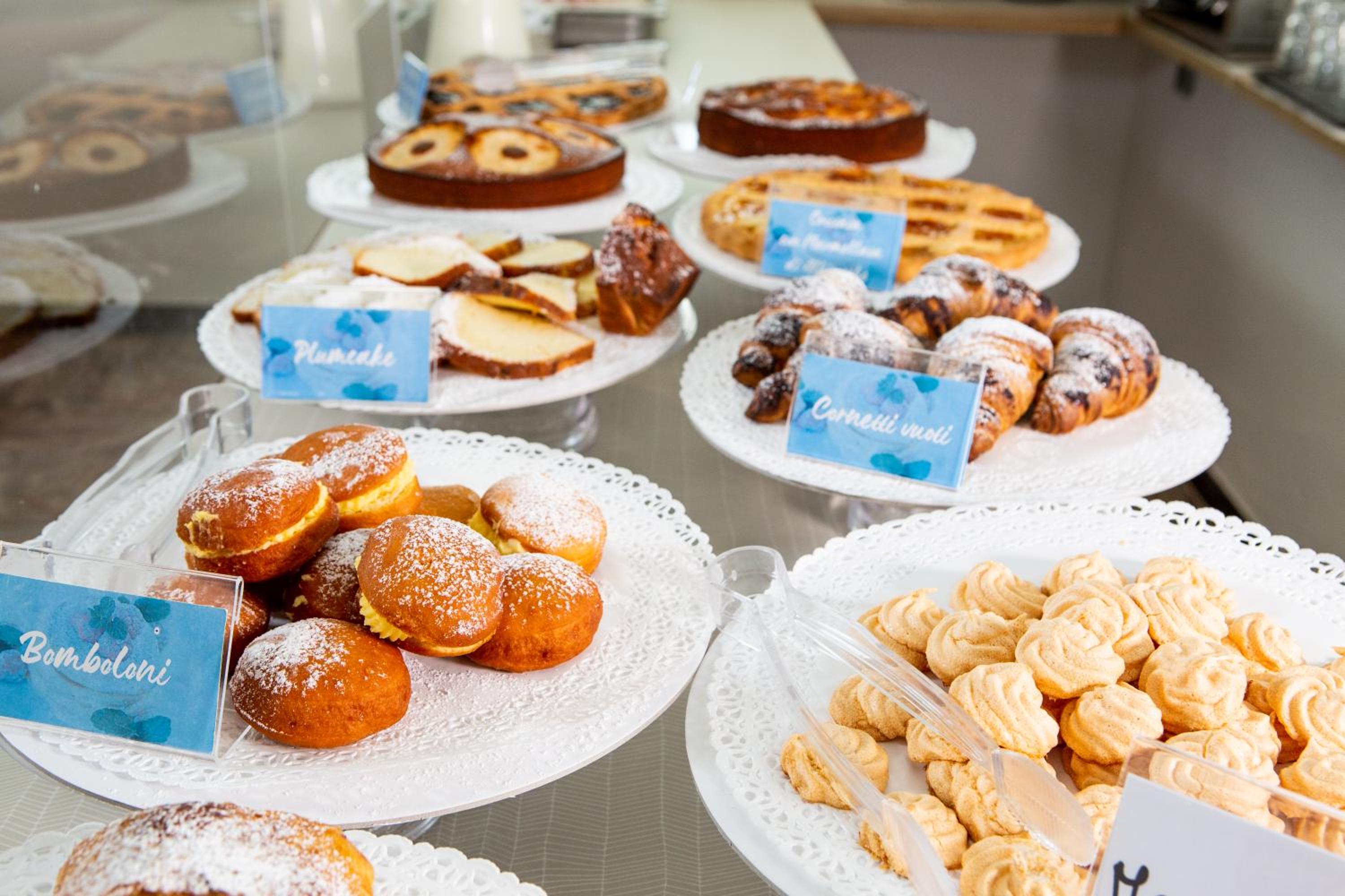 Family Room with Side Sea View and Balcony