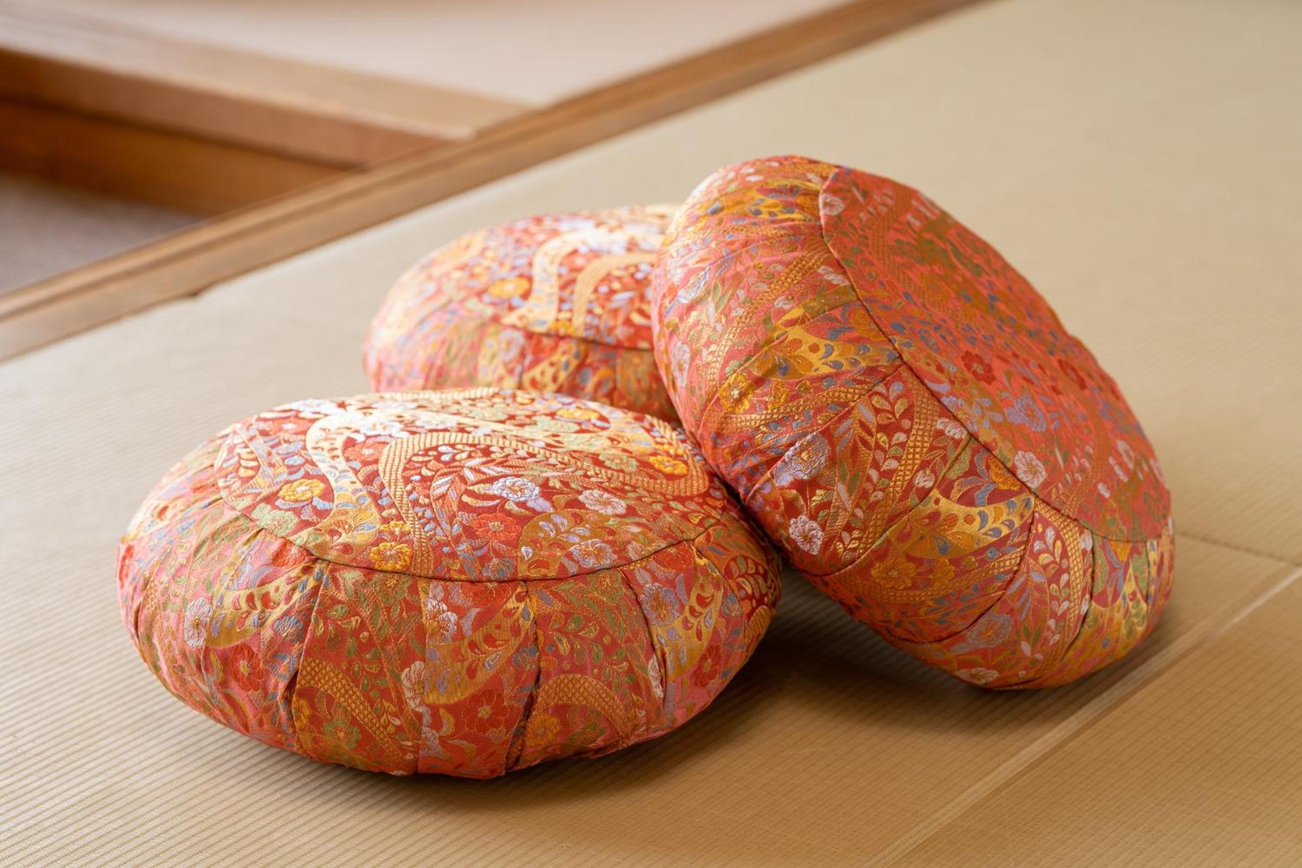 Family Room with Mountain View