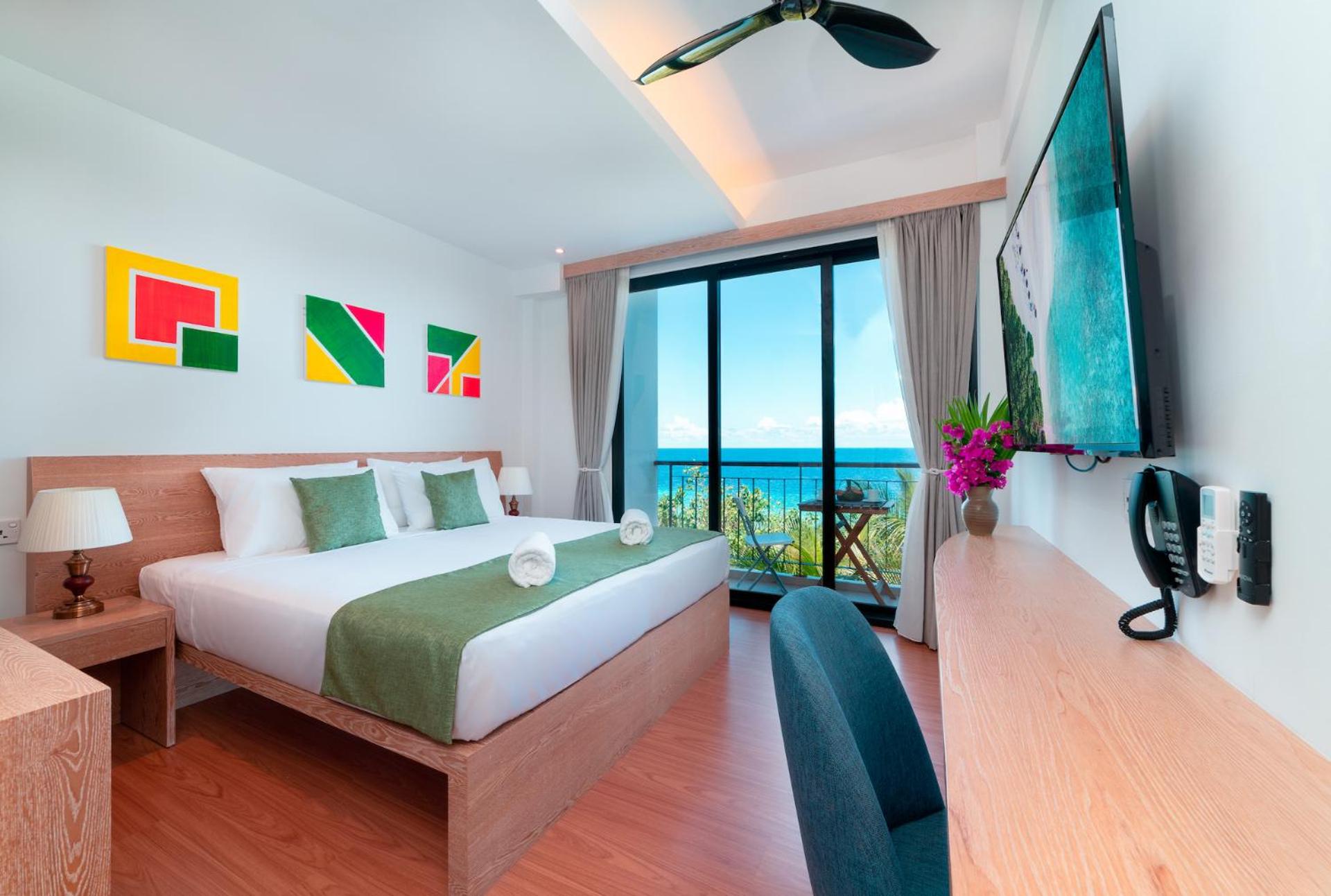 Deluxe Double Room with Balcony & Sea View