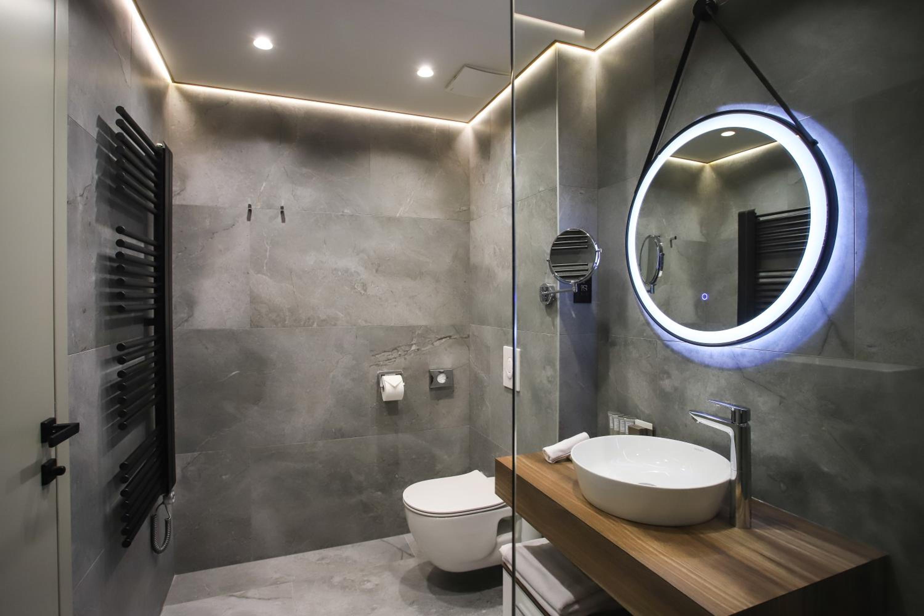 Studio with Spa Bath