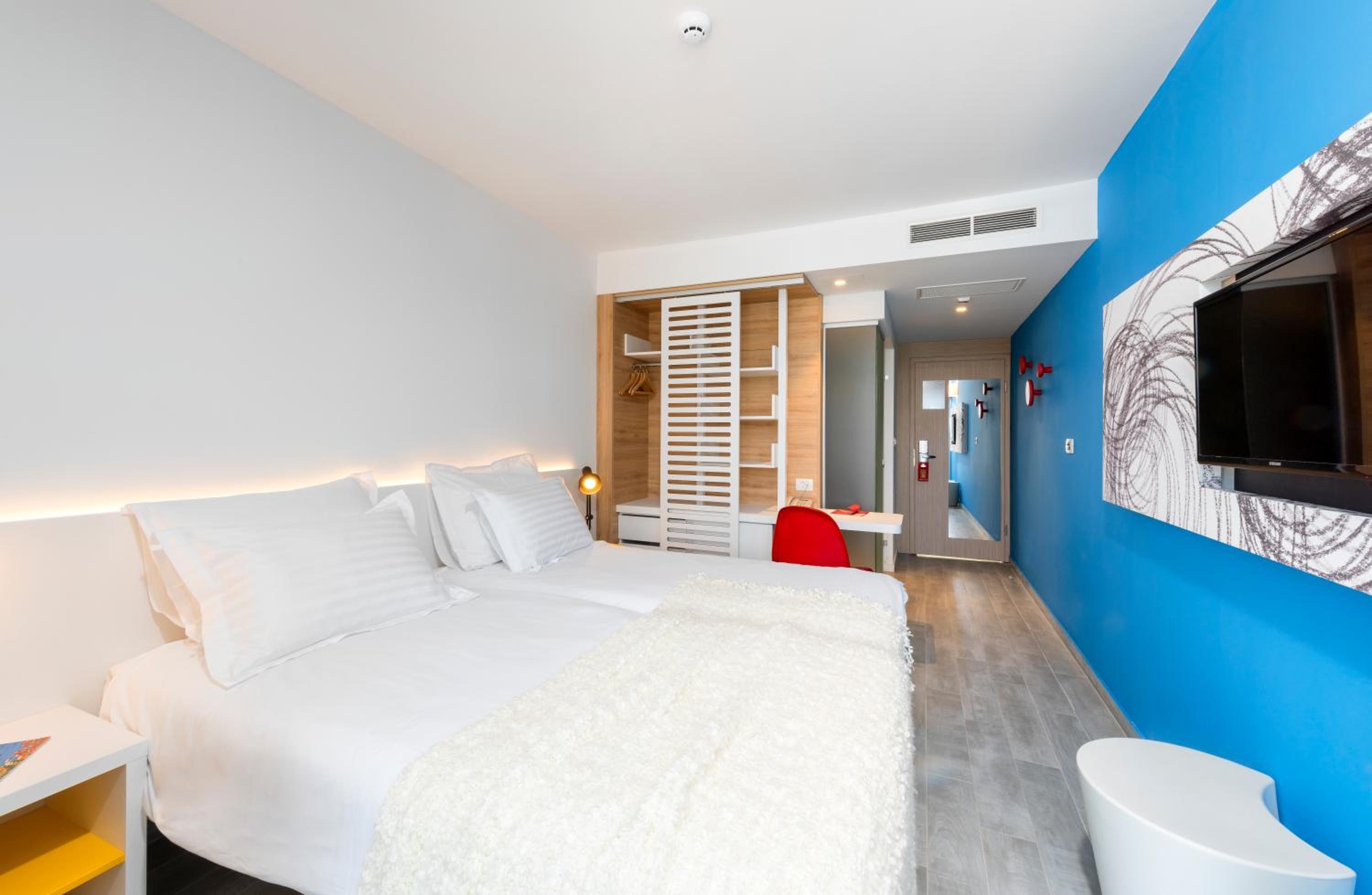 Double Room with Balcony and Sea View
