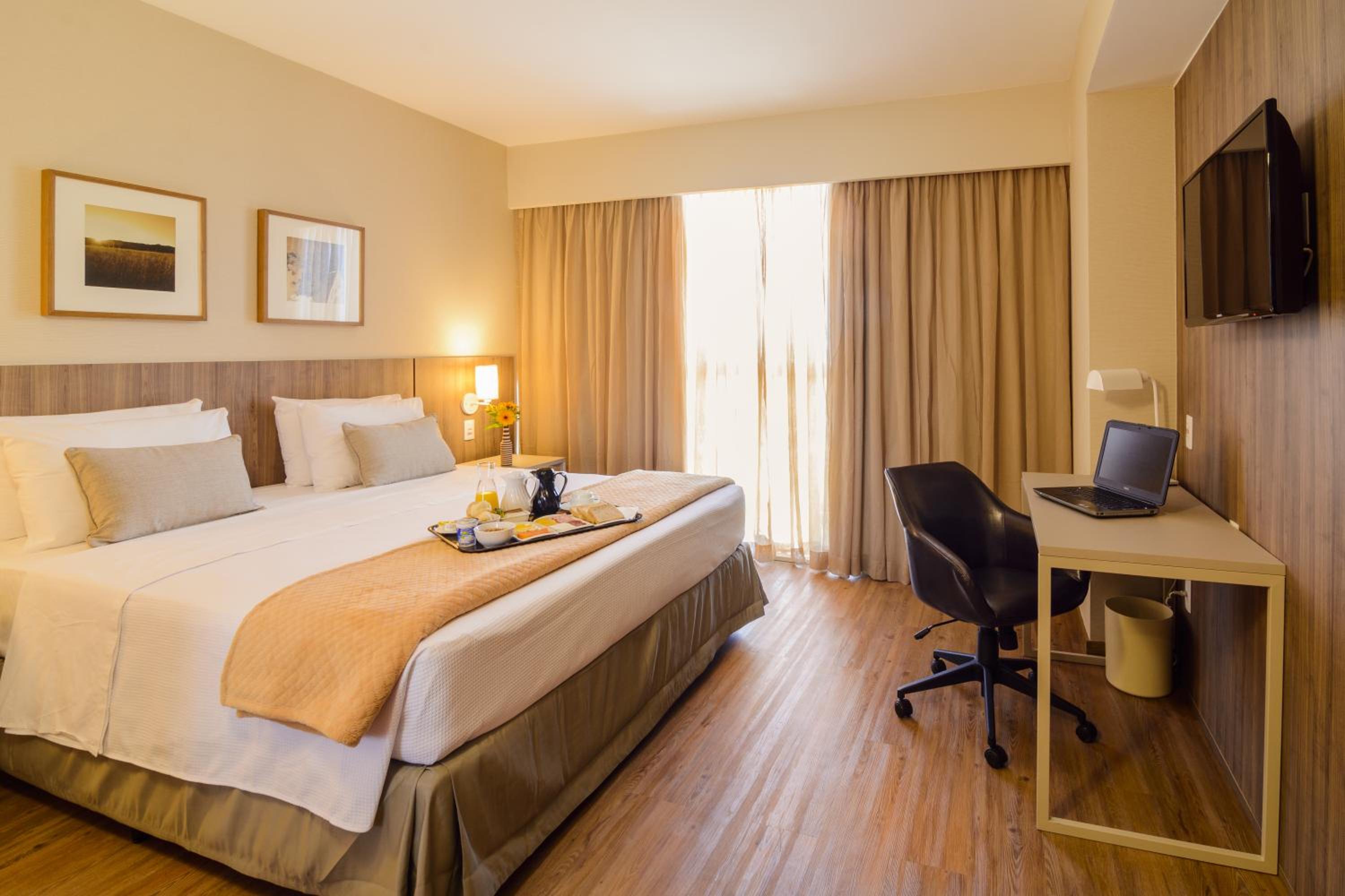 Standard Double - 1 Queen Bed