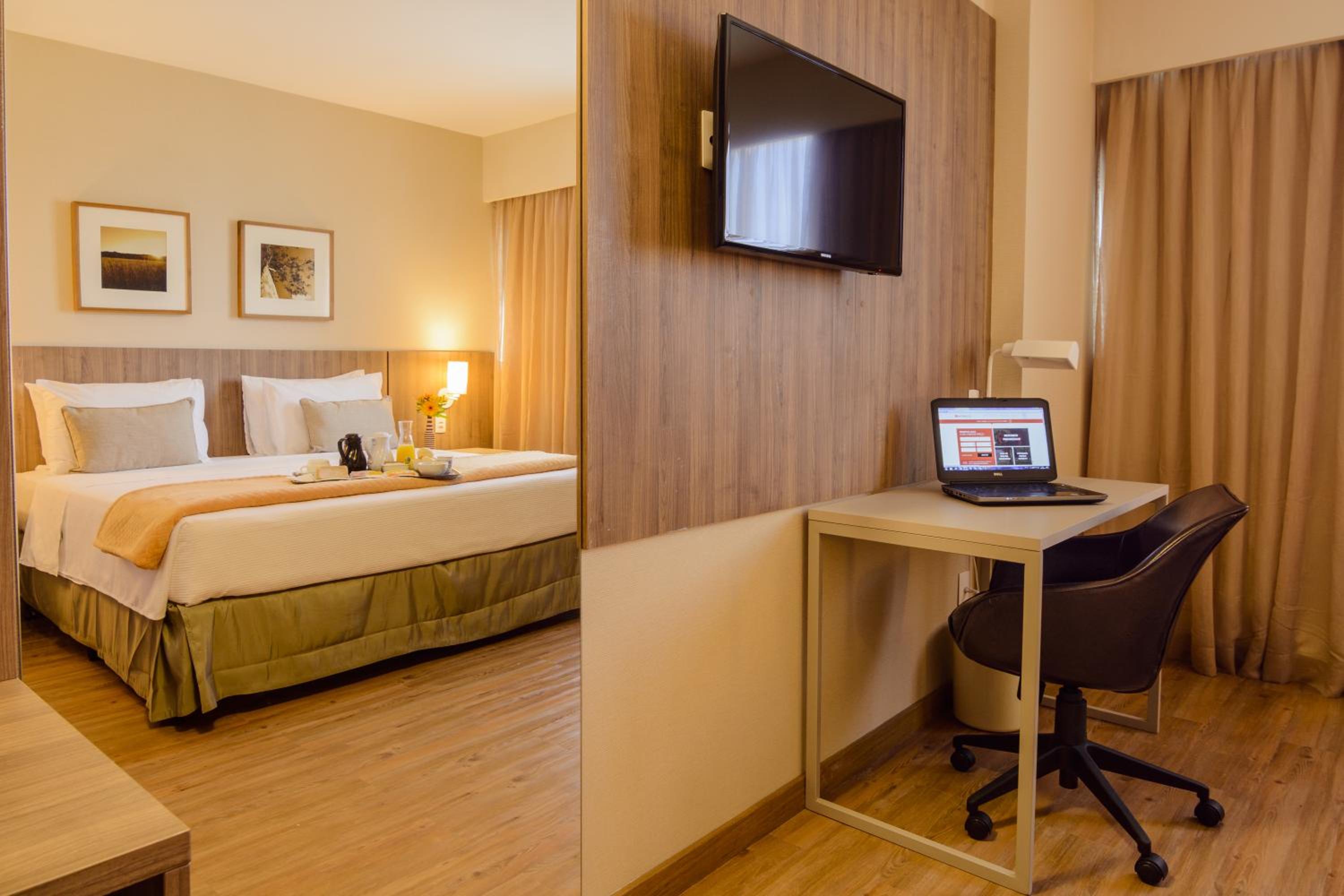 Standard Double - 1 Queen Bed