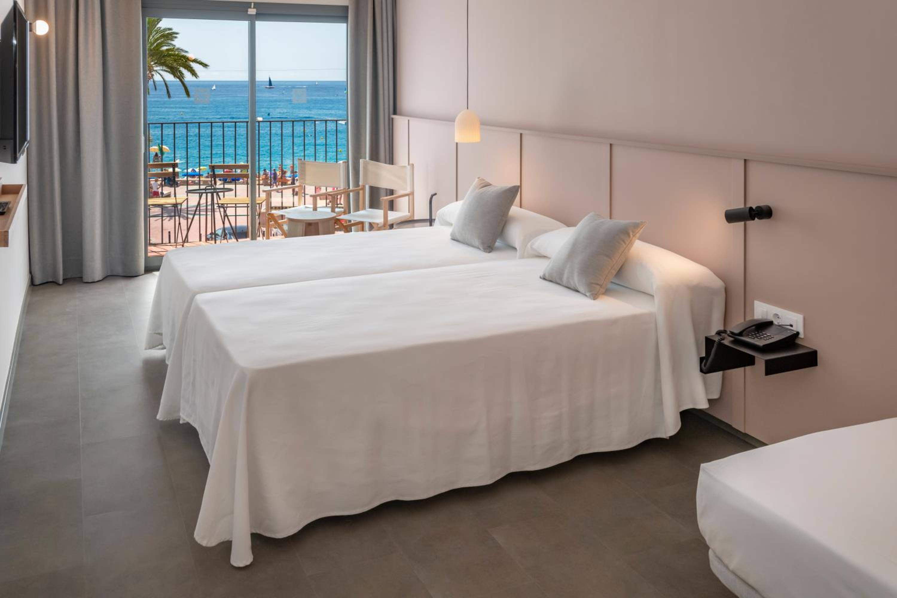 Double or Twin Room with Sea View