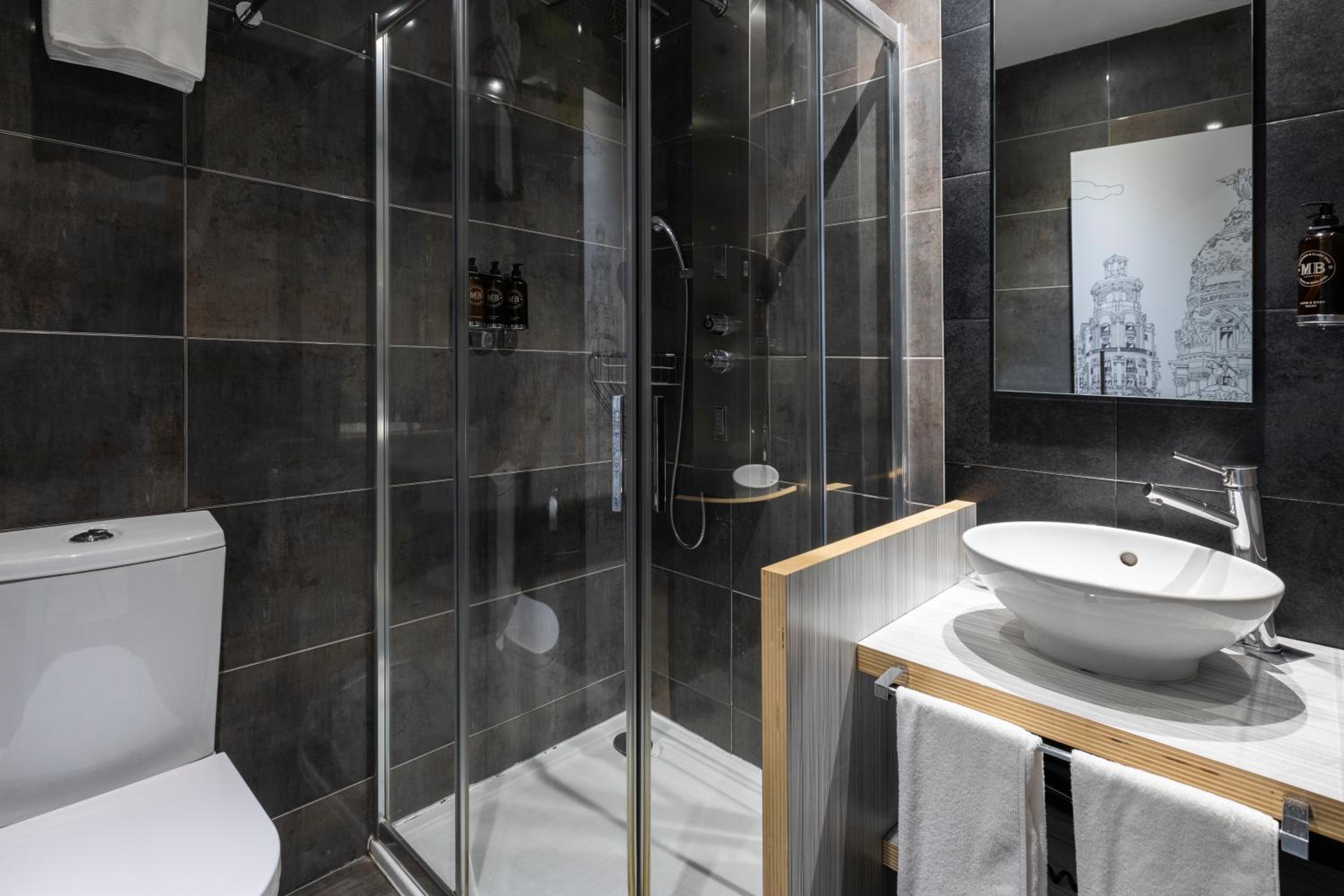 Apartment (6 Adults)