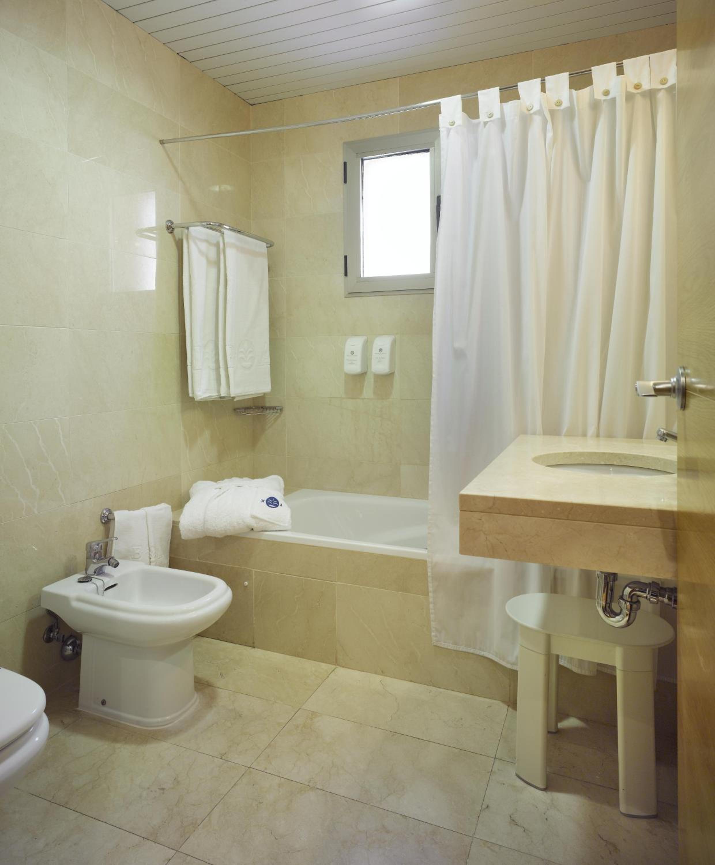 Family Room with Spa access